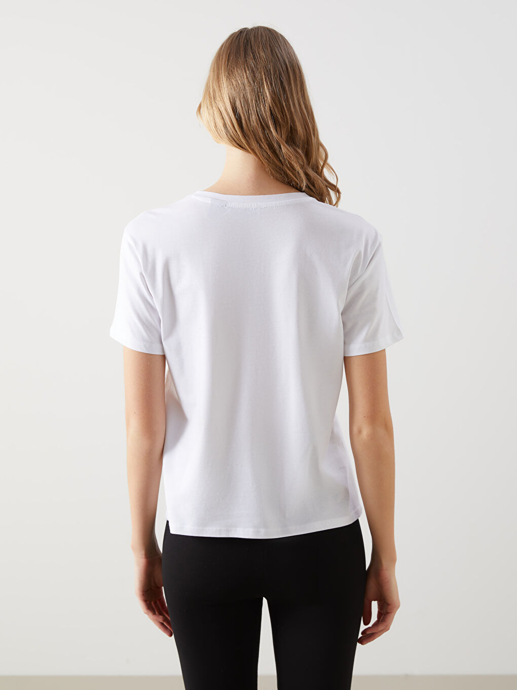 Beyaz Bisiklet Yaka Minnie Mouse Baskılı Kadın Tişört-3