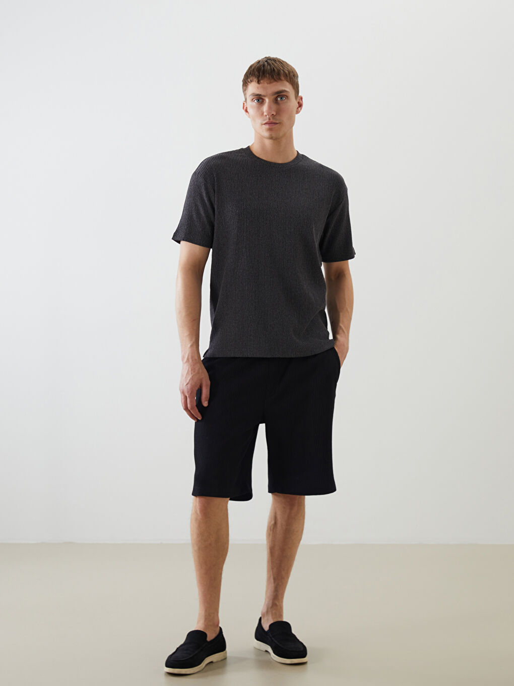 Siyah Standart Kalıp Erkek Şort-4