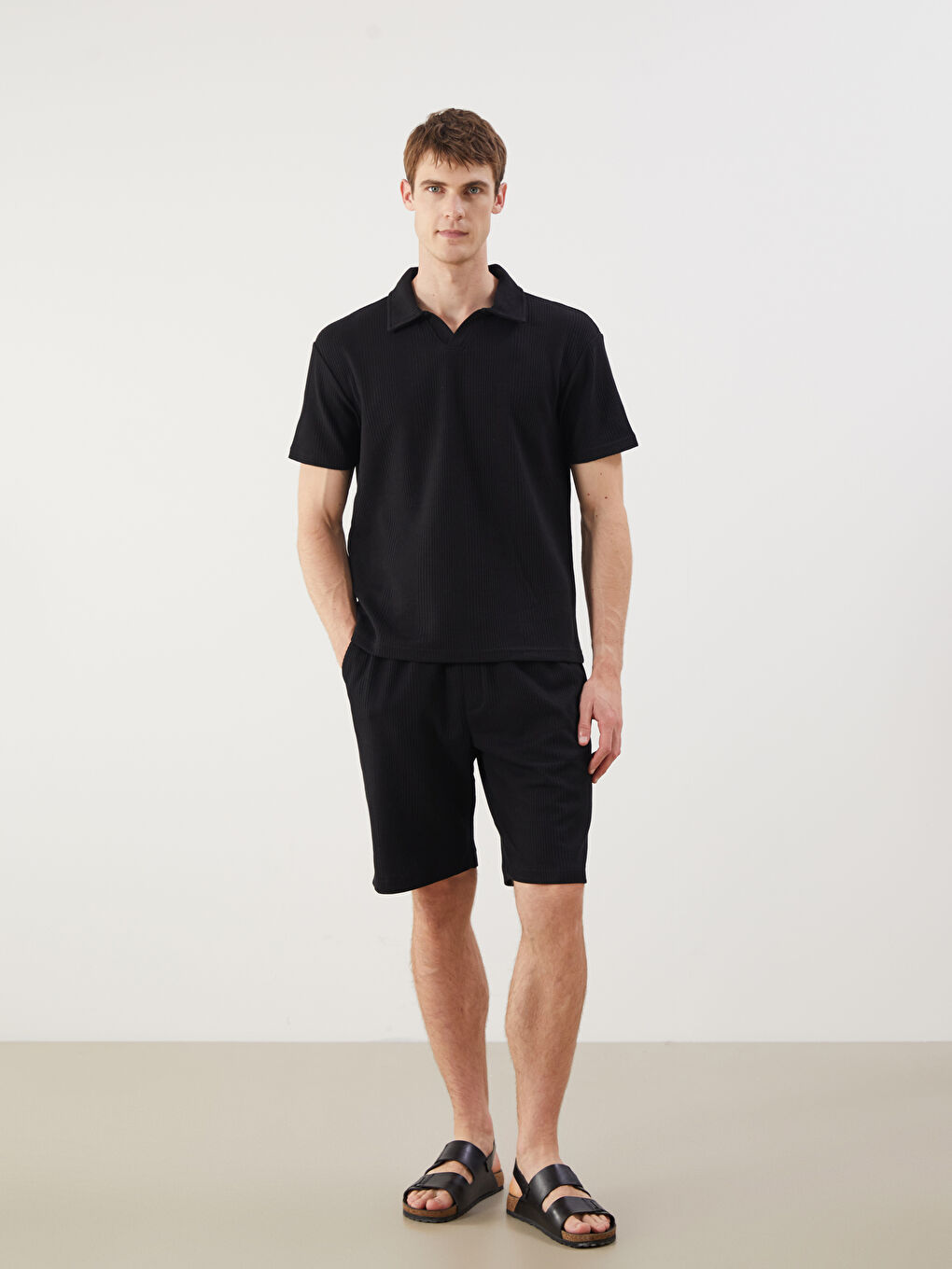 Siyah Standart Kalıp Erkek Şort