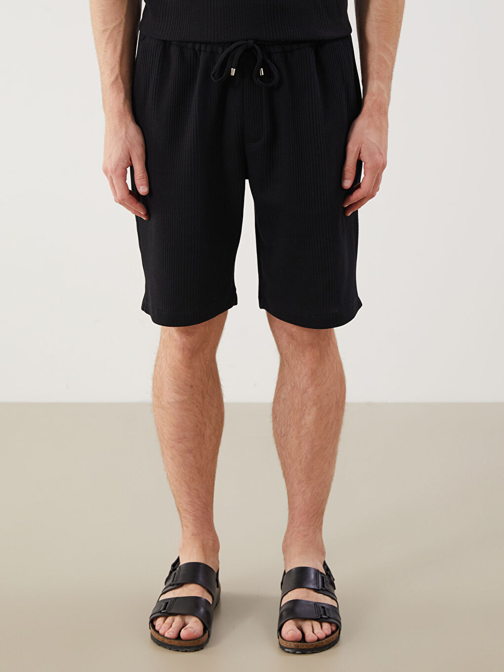 Siyah Standart Kalıp Erkek Şort-1