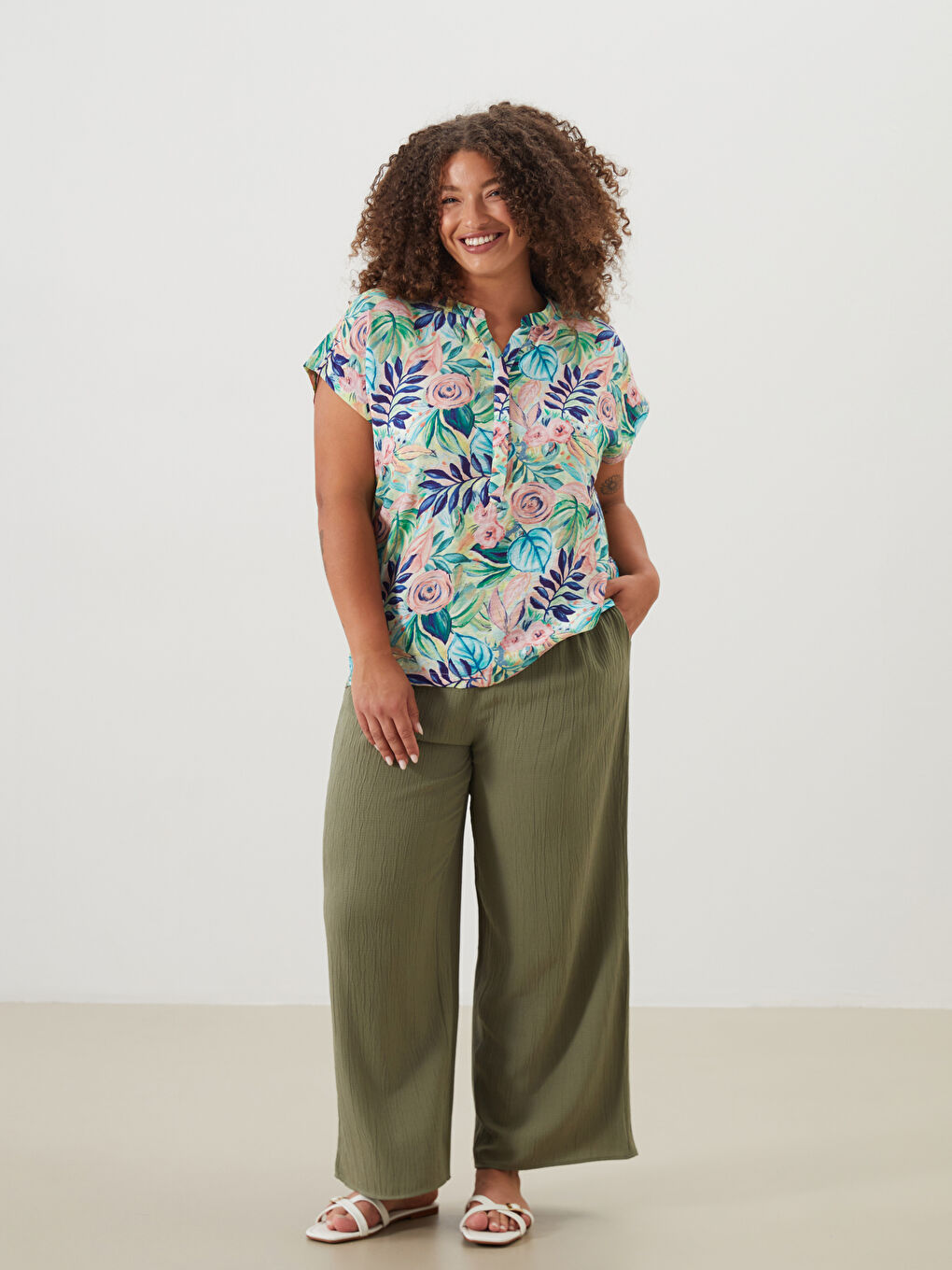 LCWAIKIKI Classic Elasticated Waist Textured Women's Trousers -S5IY67Z8-YYZ