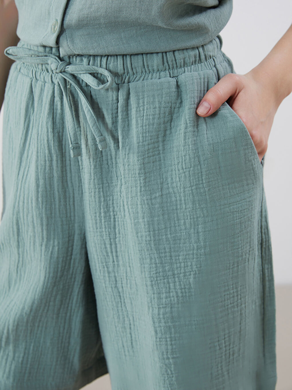 Woman GREEN Shorts -S5IY71Z8-SMG