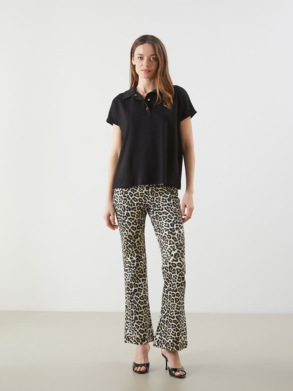 LCWAIKIKI Classic Siyah Polo Yaka Oversize Kadın Tişört - 1