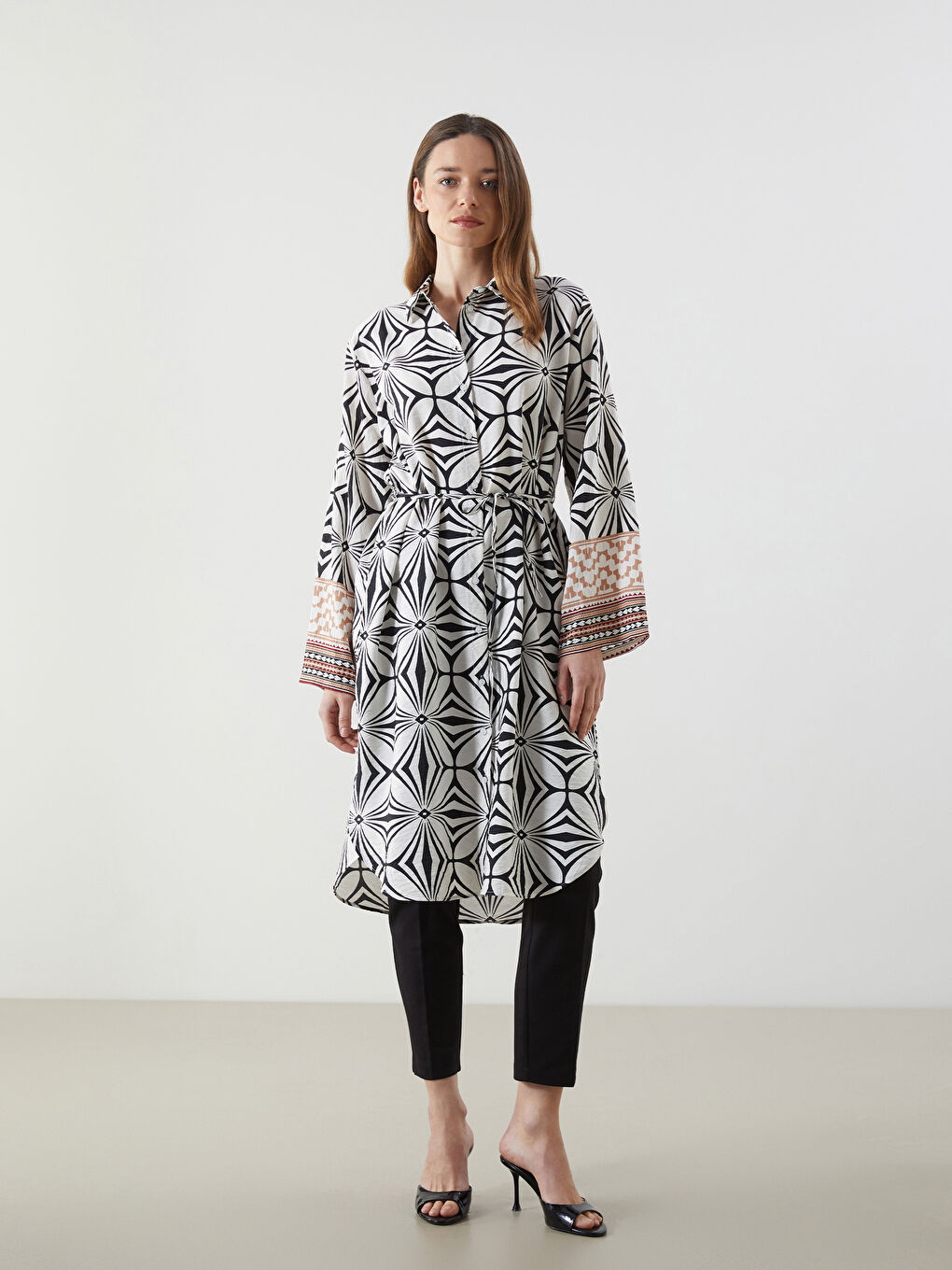 Beyaz Desenli Oversize Kadın Gömlek Tunik