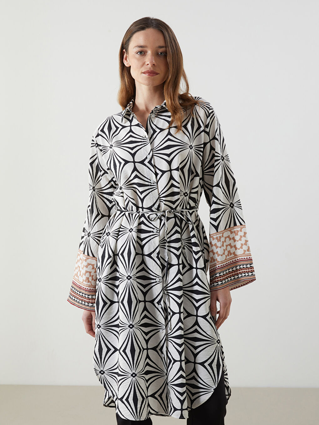 Beyaz Desenli Oversize Kadın Gömlek Tunik-1
