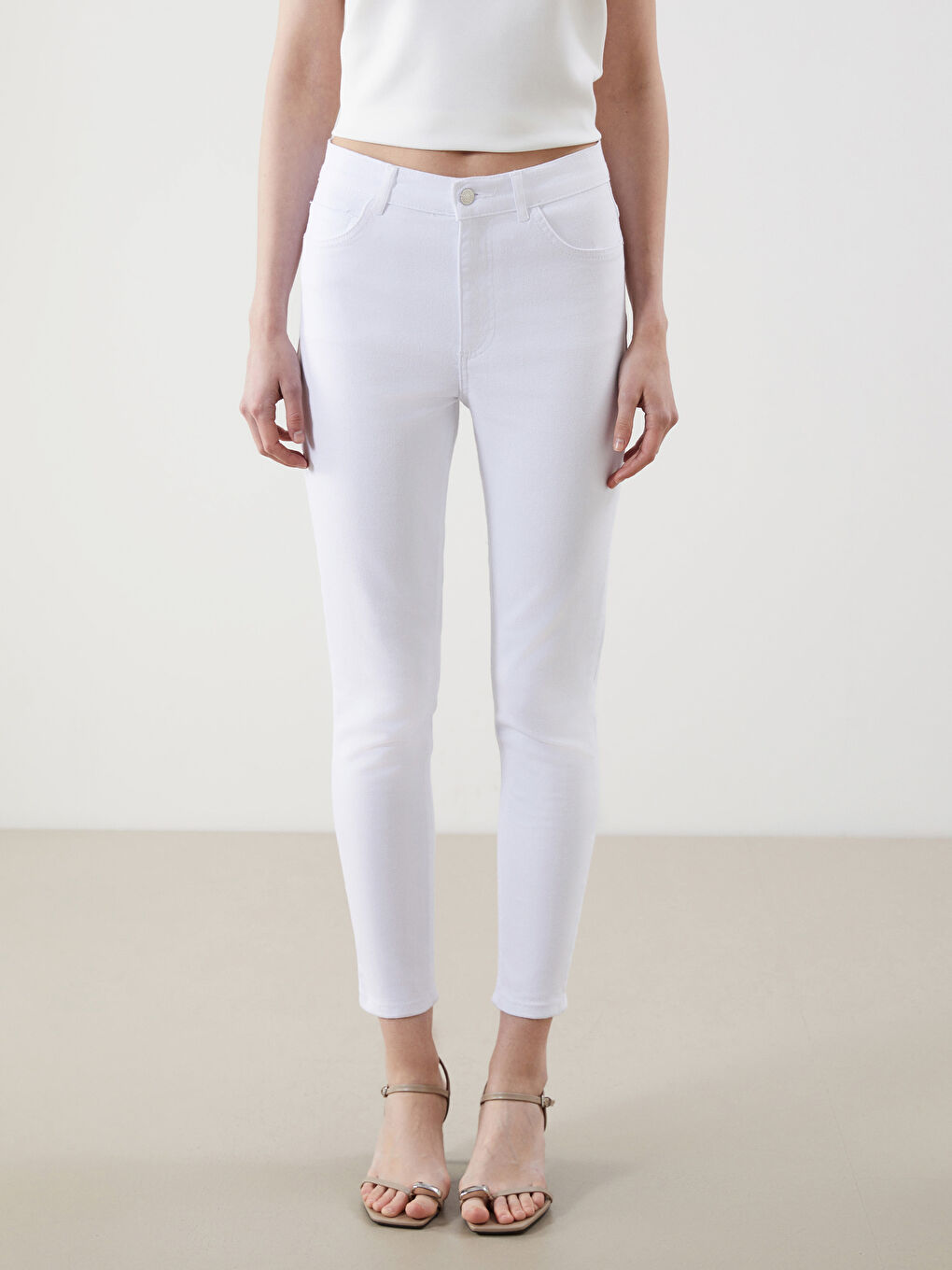 LCWAIKIKI Classic Beyaz Slim Fit Kadın Jean Pantolon - 1