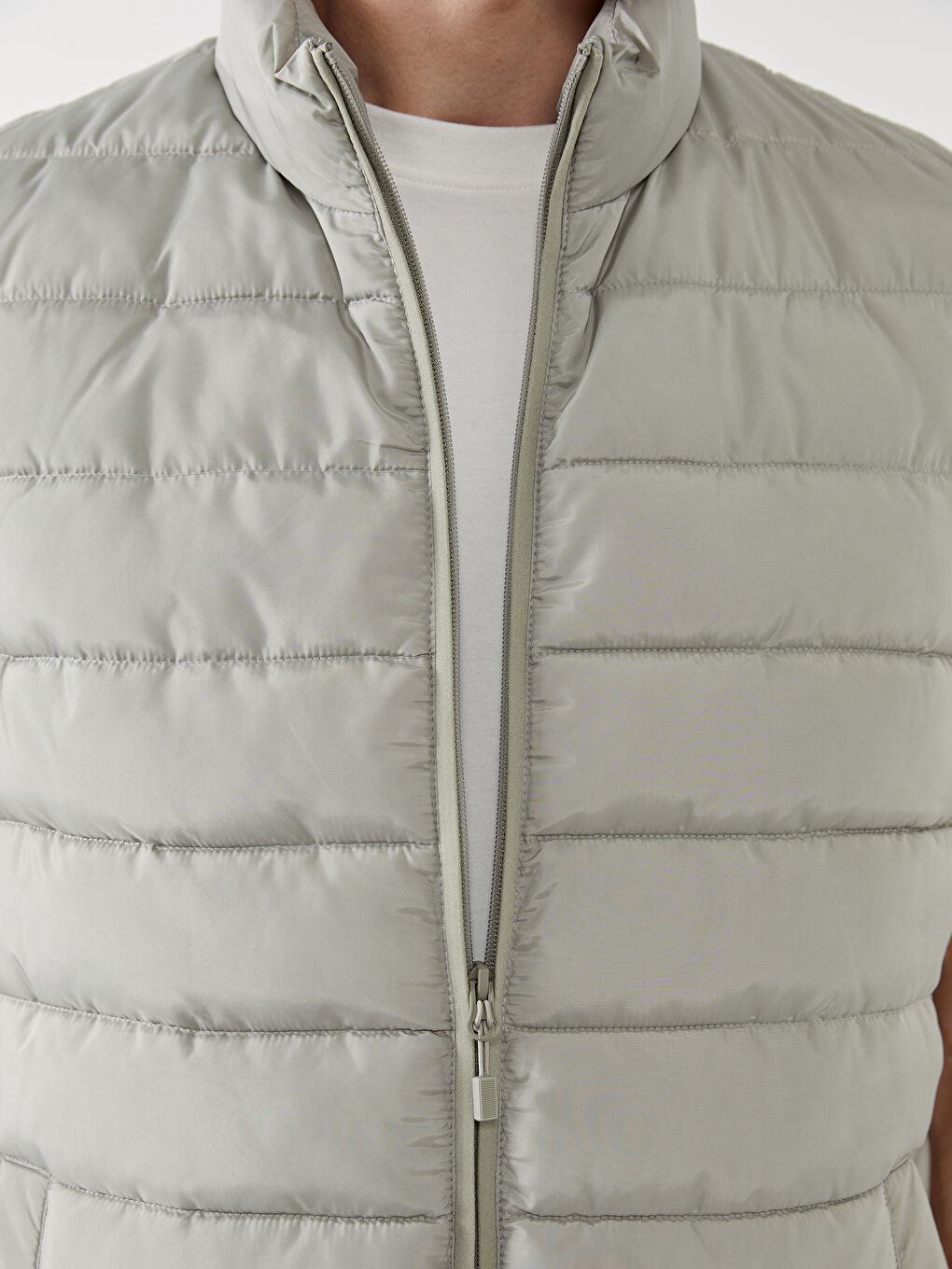 Жилет Дутый Мужской Стандартного Кроя С Воротником-Трубой-2