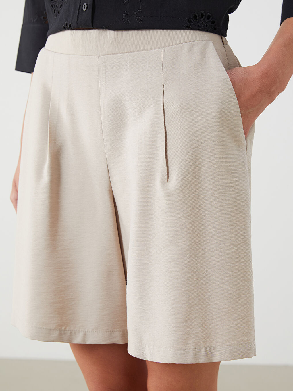 LCWAIKIKI Classic Woman BEIGE Shorts -S5J662Z8-ZRW