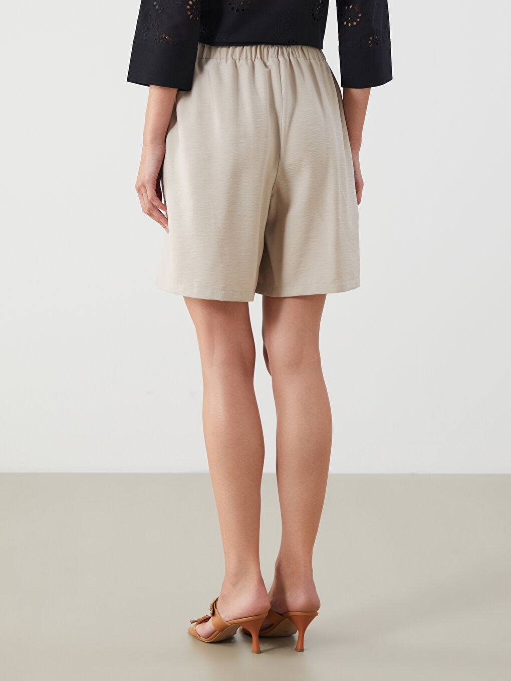LCWAIKIKI Classic Woman BEIGE Shorts -S5J662Z8-ZRW