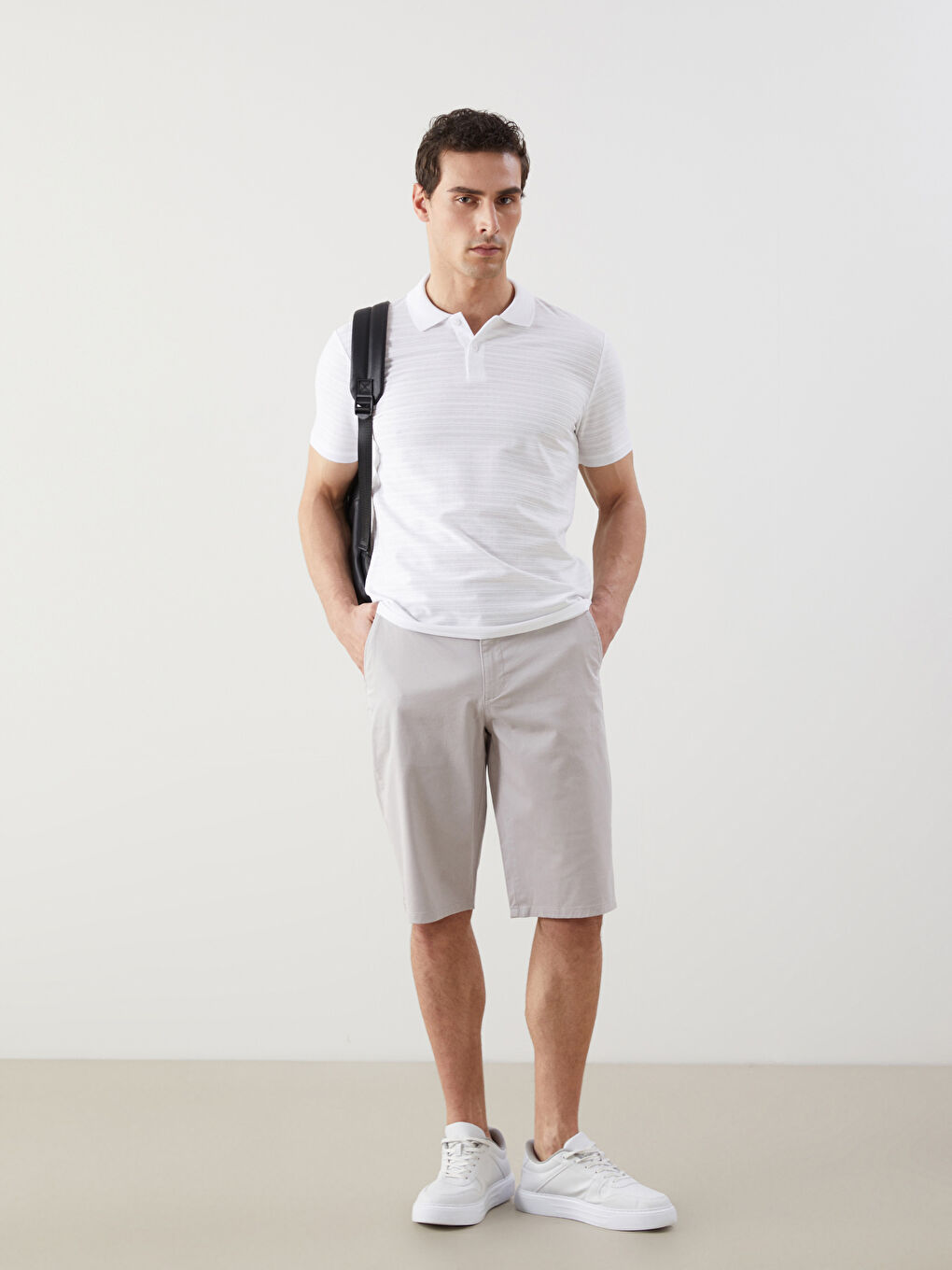 Beyaz Polo Yaka Kısa Kollu Erkek Tişört-1