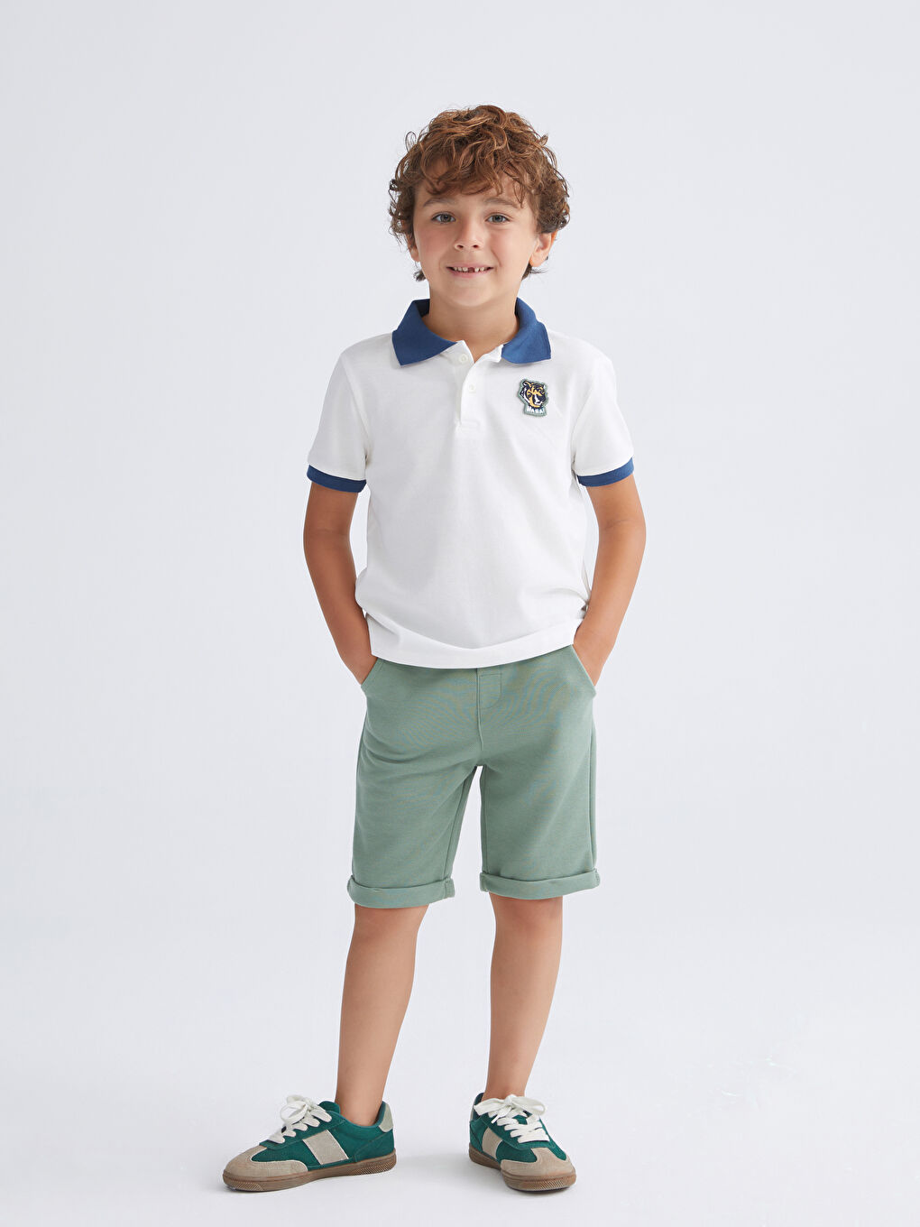 LCW Kids تی‌شه‌رت و شۆرت ٢ دانە یه‌خه‌ی پۆڵۆ بۆ کوڕان بە گۆڵدوزی -S5JB08Z1-R9J