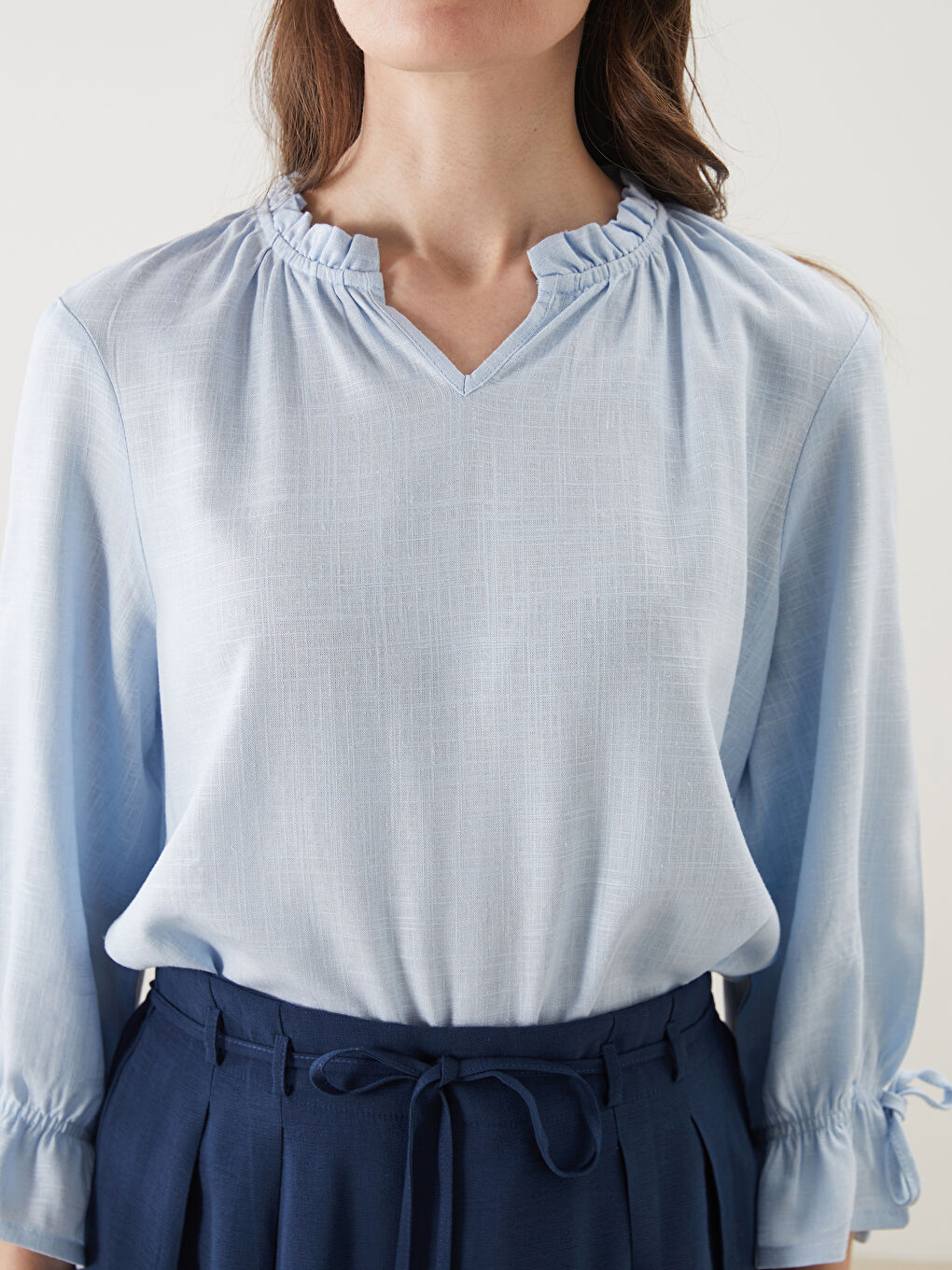 Μπλούζα από μείγμα λινού με λαιμόκοψη με εγκοπή-2