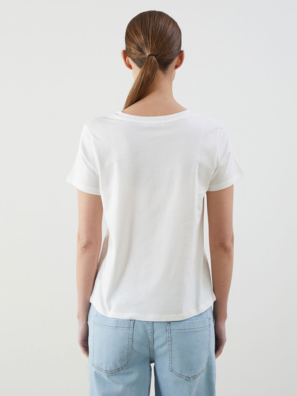 تي شيرت مطبوع بعقدة وياقة دائرية للسيدات-4