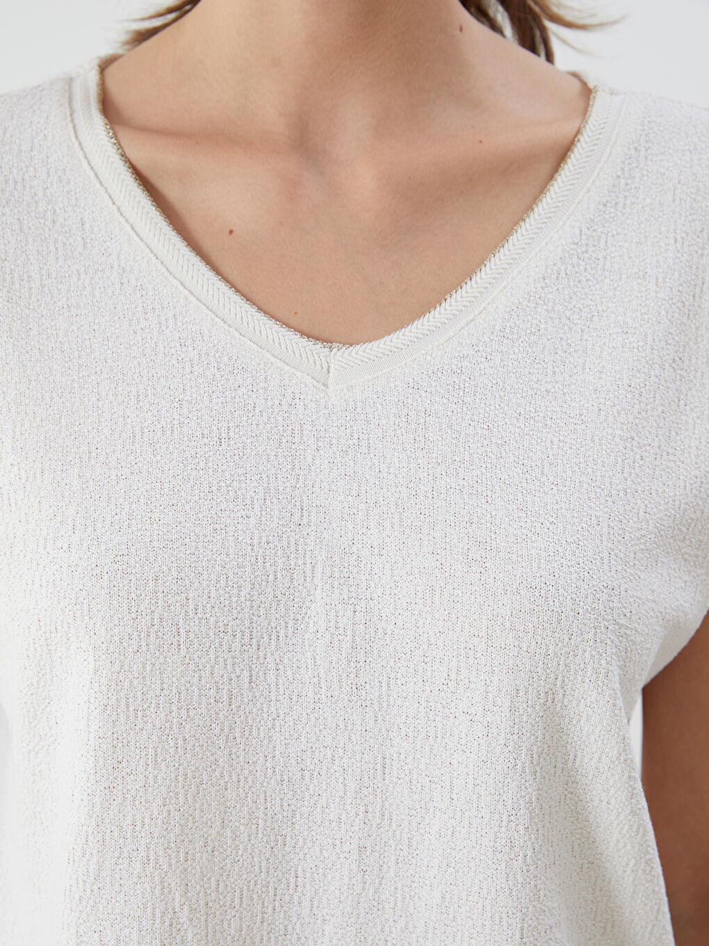 V-Neck Textured Women's T-Shirt -S5JD61Z8-R9J