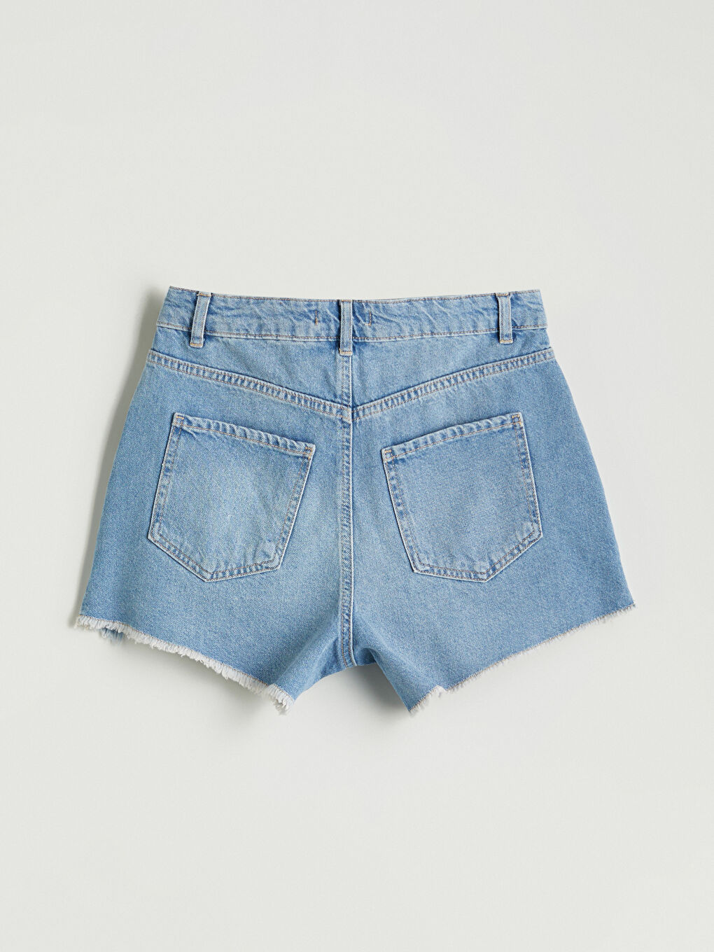 İndigo Standart Fit Yırtık Detaylı Kadın Jean Şort-5