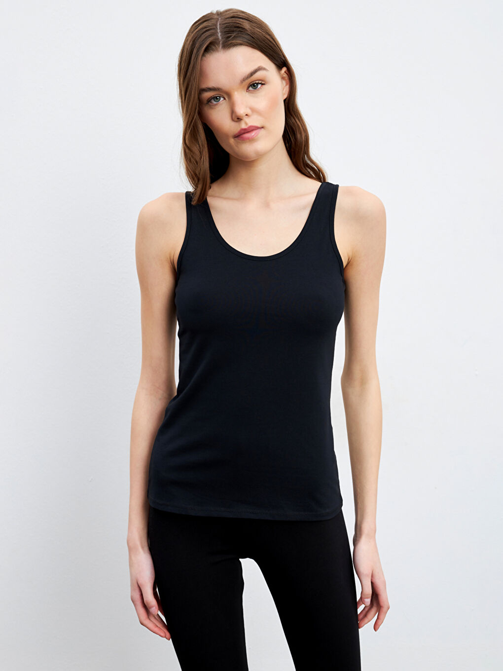 Женская майка с U-образным вырезом-3