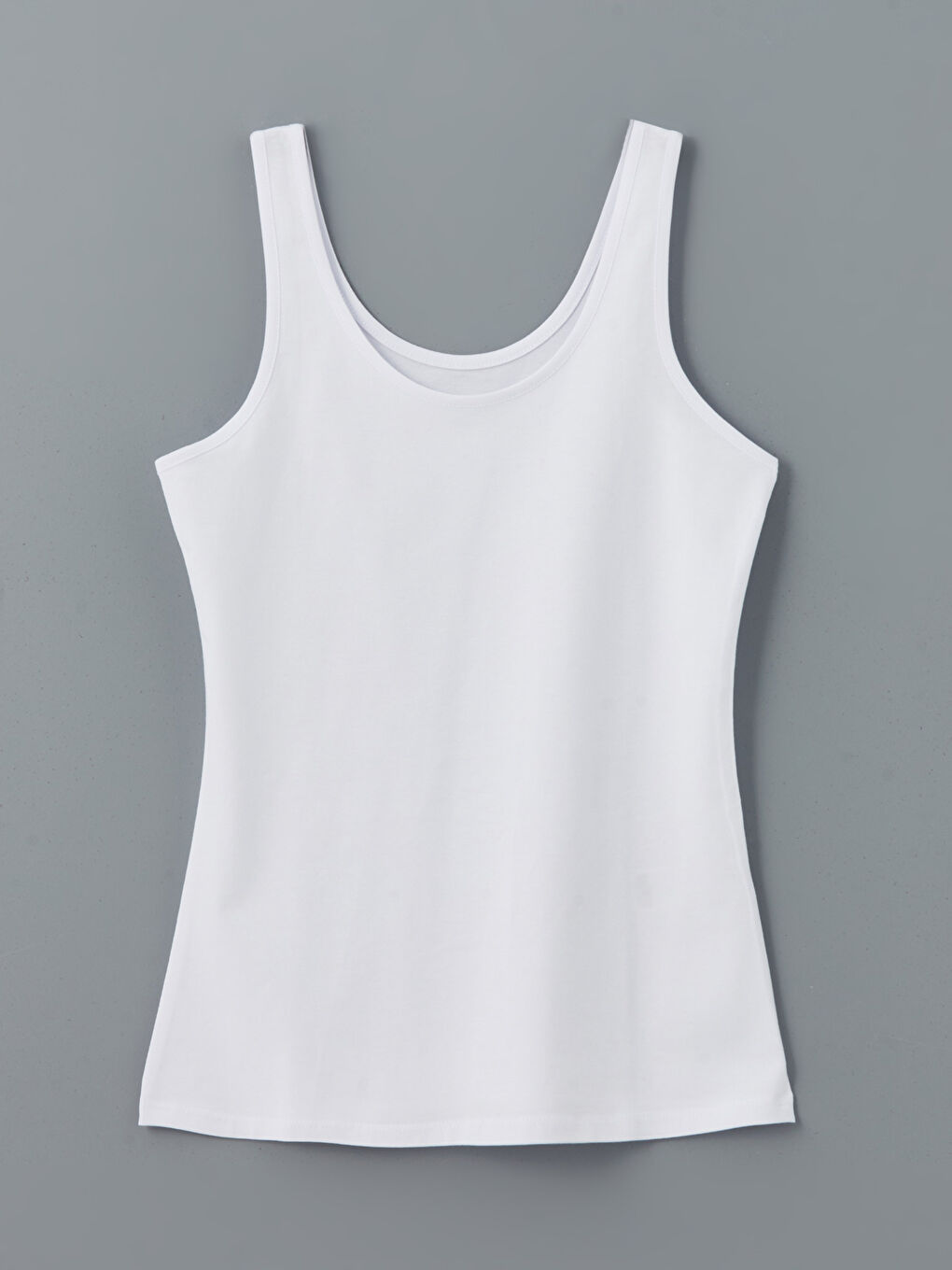 Женская майка с U-образным вырезом-8