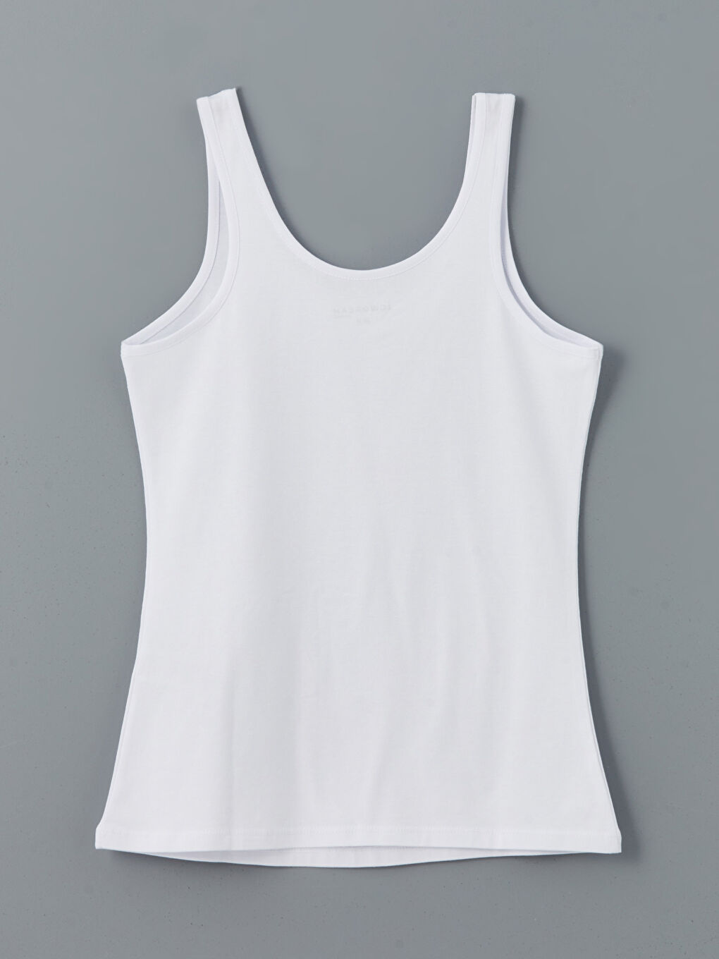 Женская майка с U-образным вырезом-9