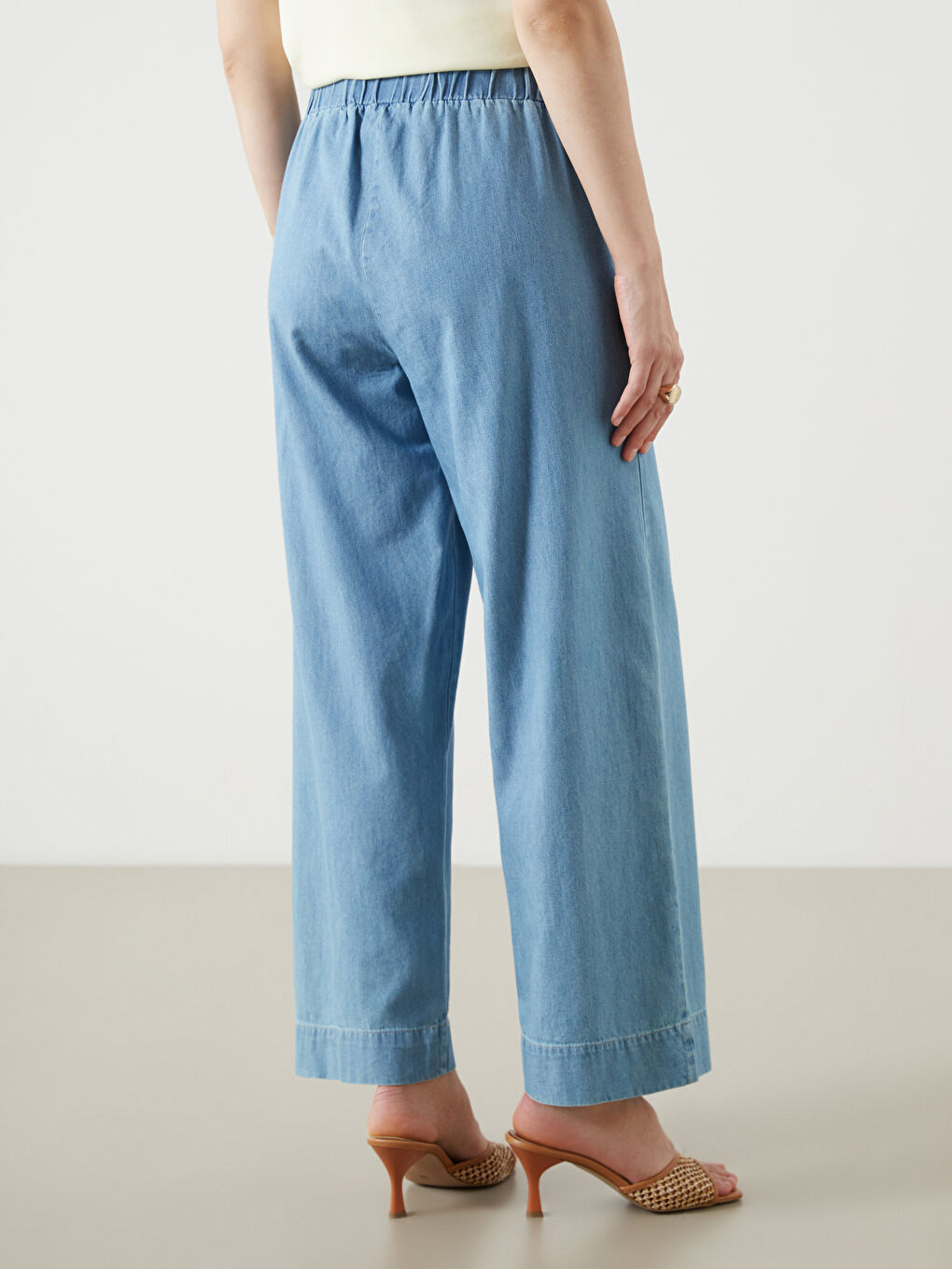 Elasticated Waist Straight Fit Women's Jeans-3