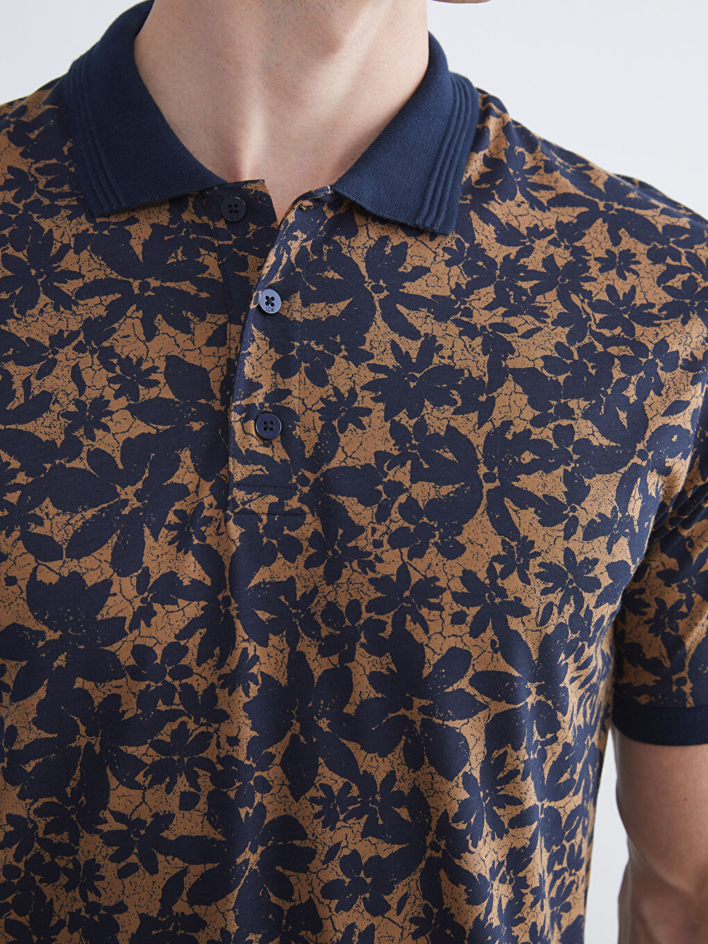 Kahverengi Polo Yaka Desenli Penye Erkek Tişört-2