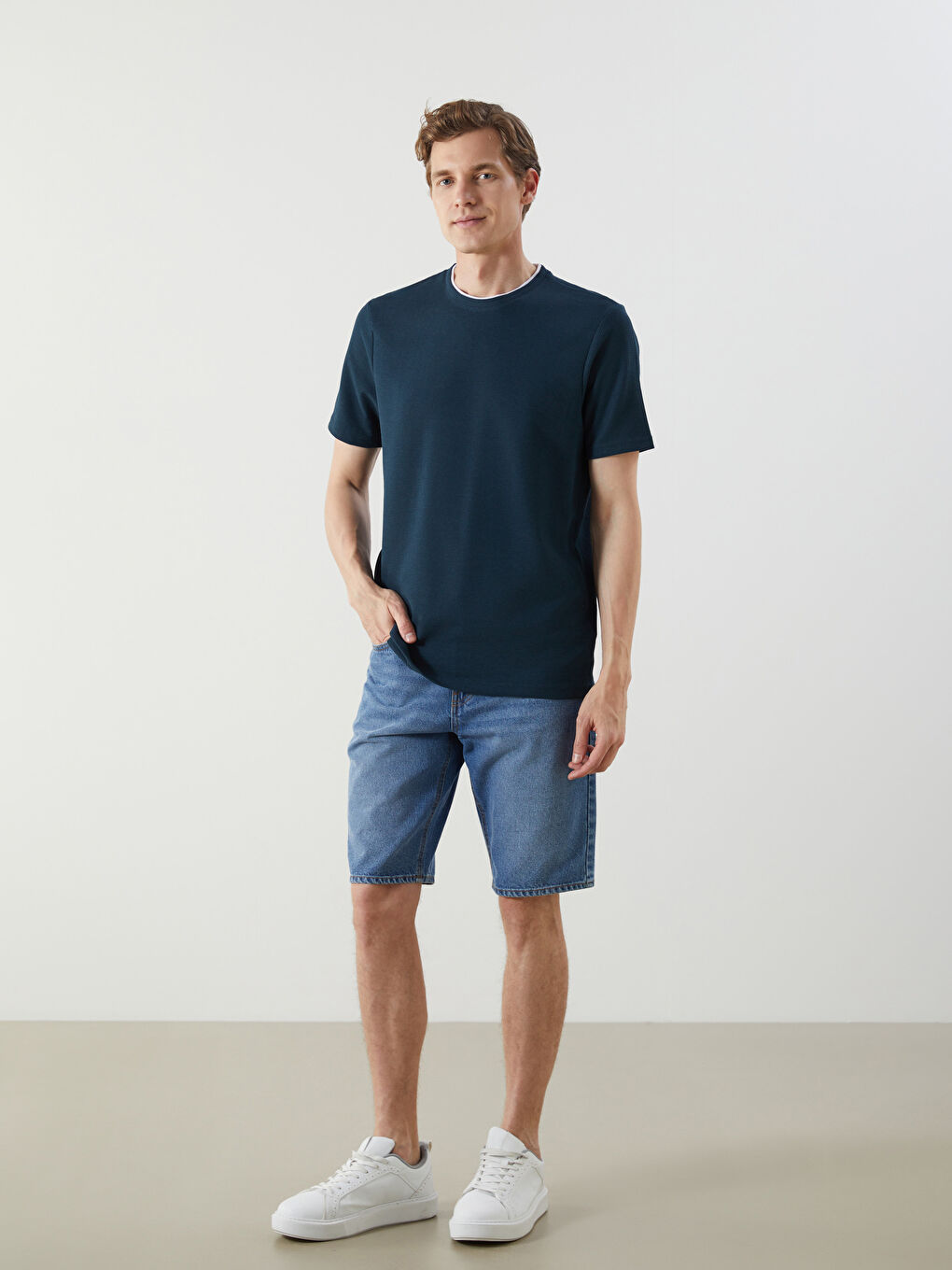LCWAIKIKI Classic Crew Neck Plain Men's T-Shirt -S5JF99Z8-QT0