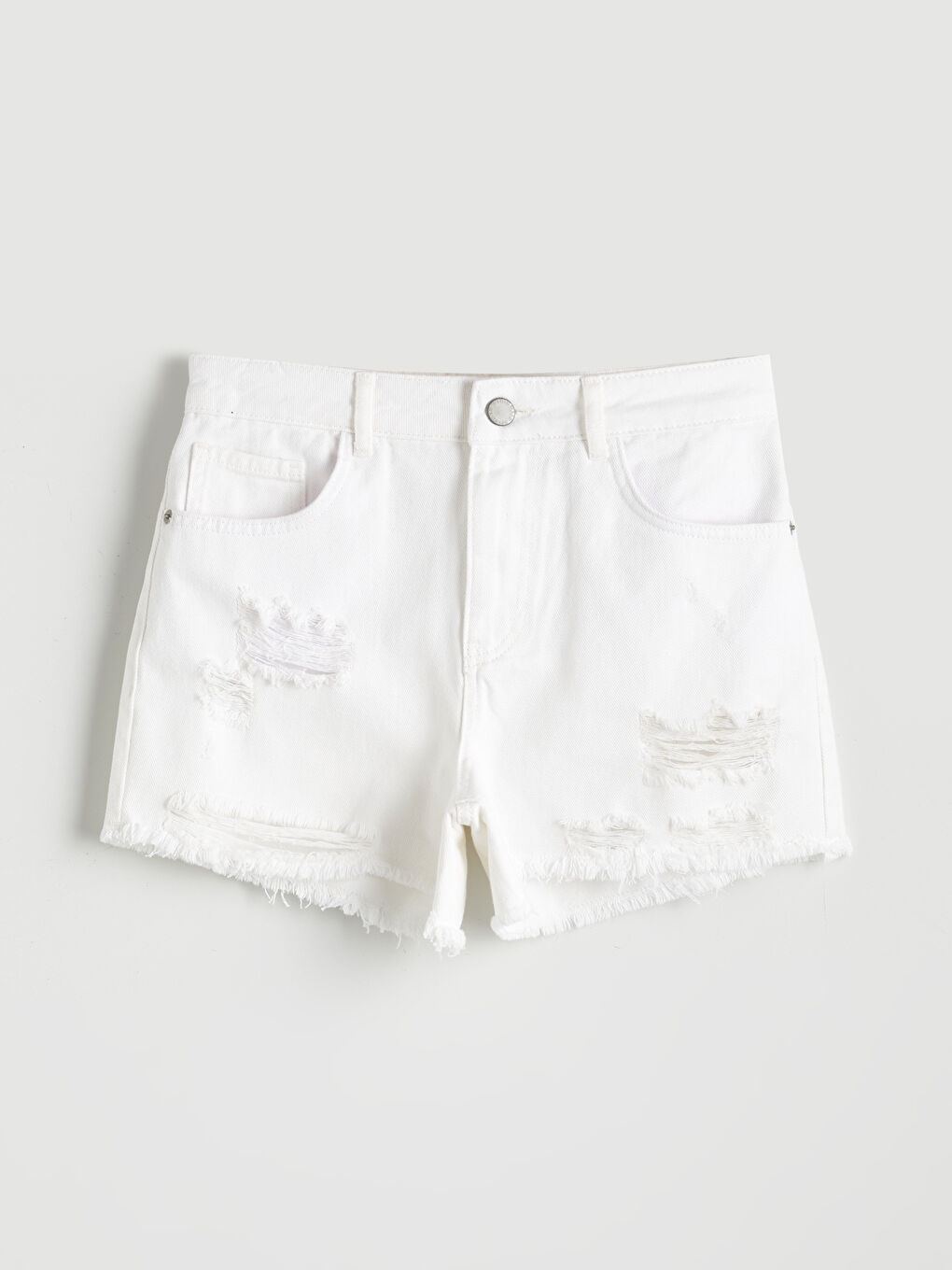Beyaz Standart Fit Yırtık Detaylı Kadın Jean Şort-4