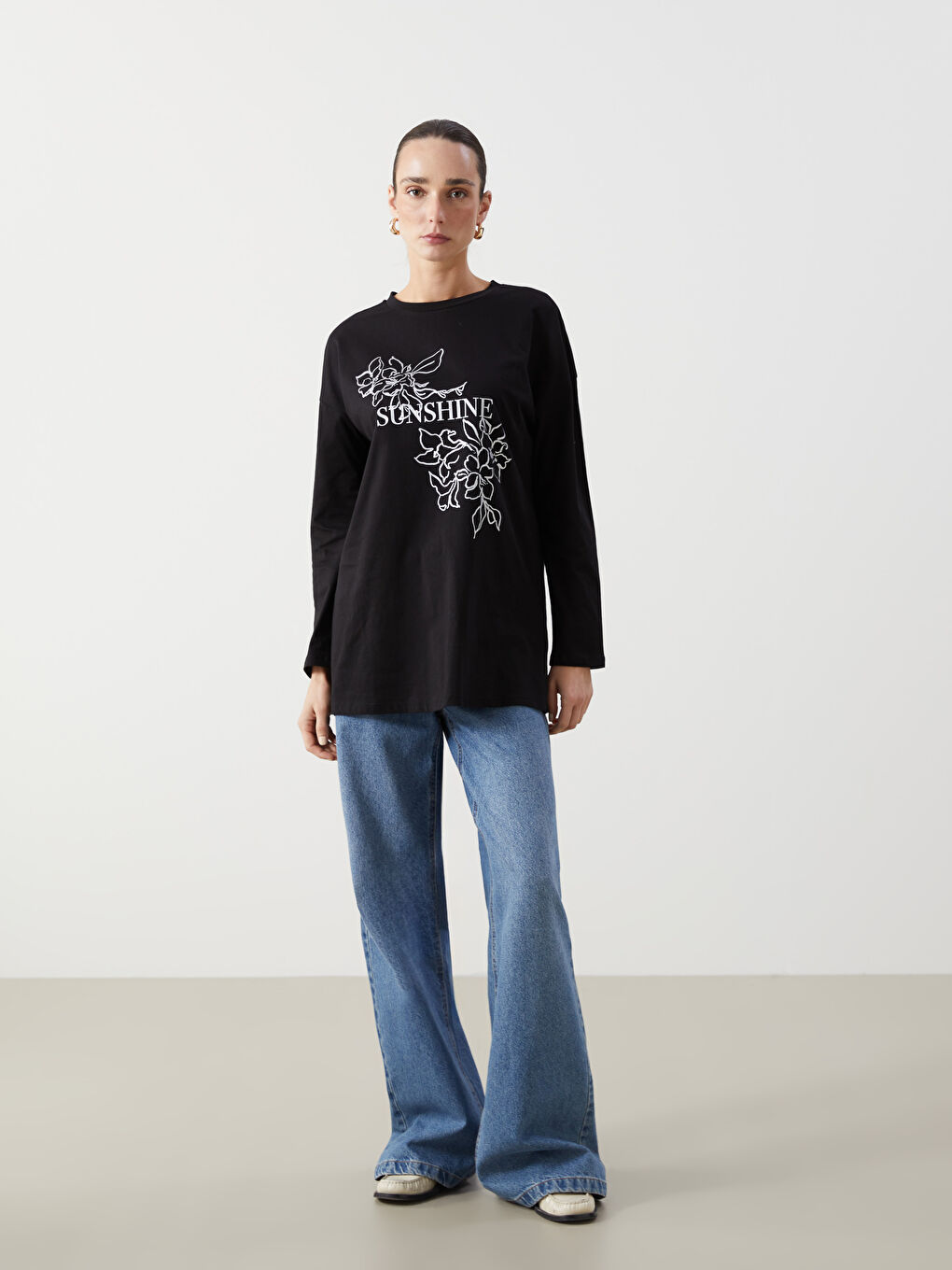 Siyah Bisiklet Yaka Çiçekli Kadın Tunik-1