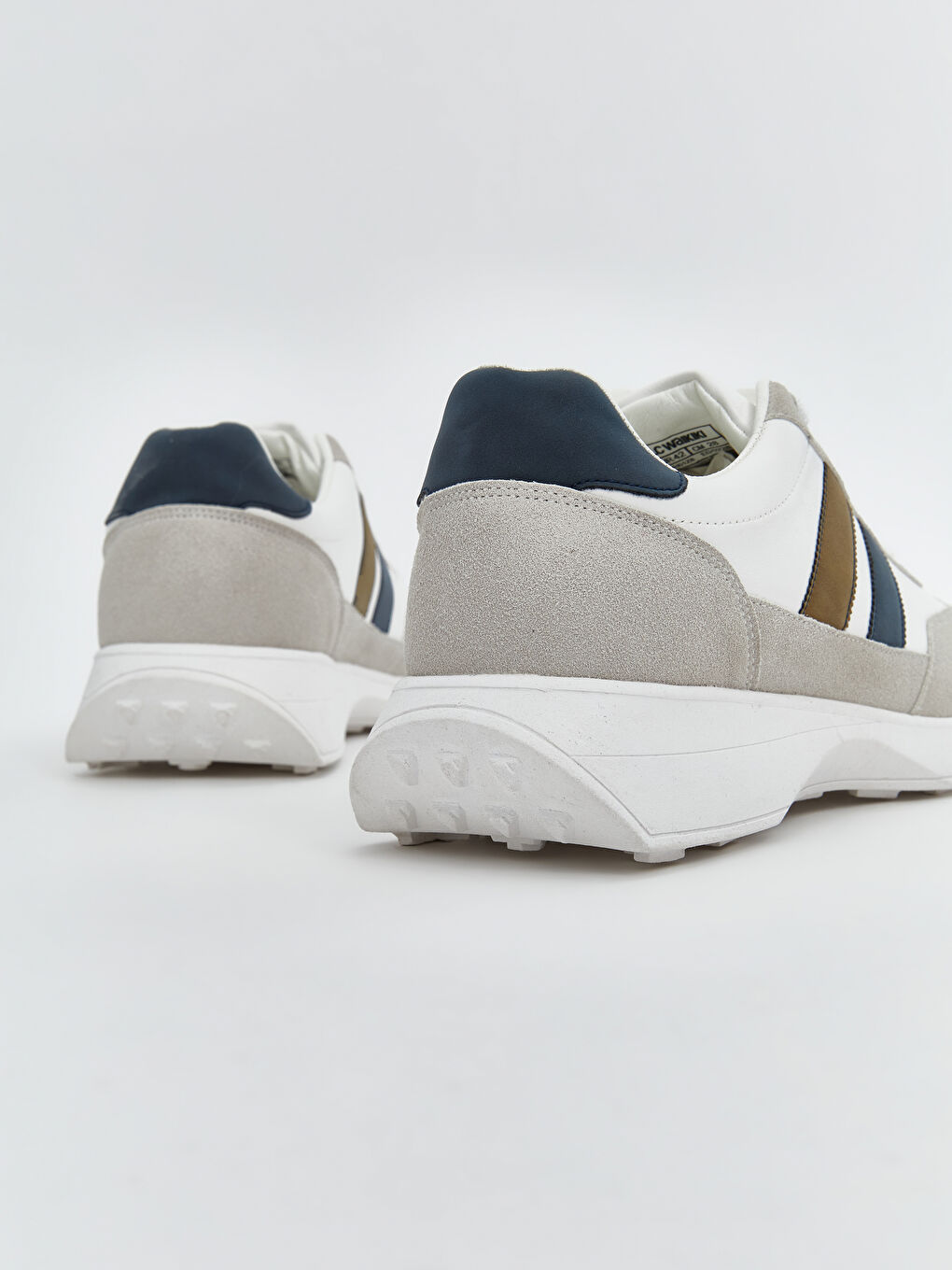 أحذية رياضية بلوك الألوان بأربطة للرجال-4