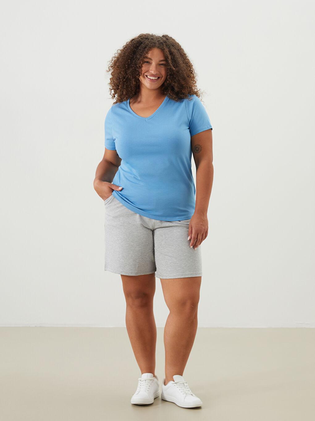 Gri Beli Lastikli Kadın Şort-1