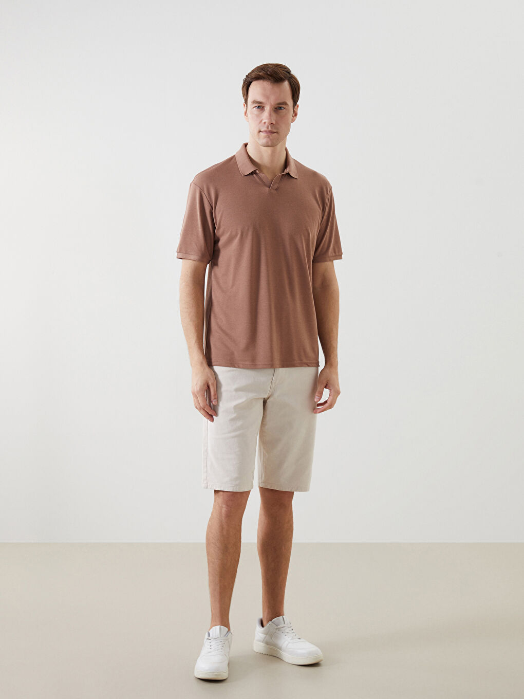 Kahverengi Polo Yaka Kısa Kollu Erkek Tişört-1