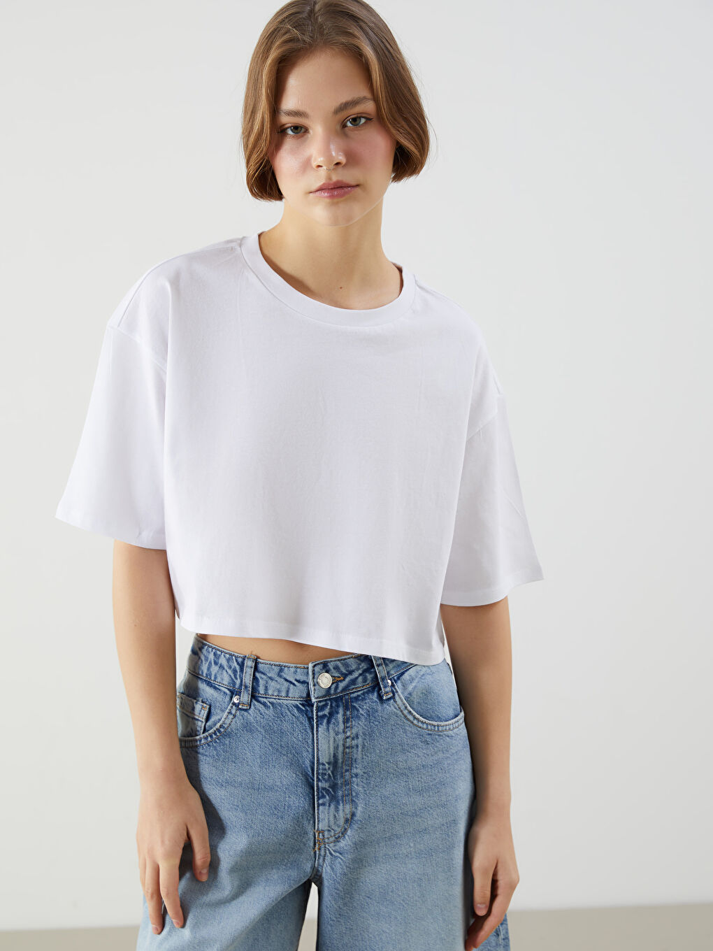 Кроп з круглим вирізом, простий, короткий рукав для жінок