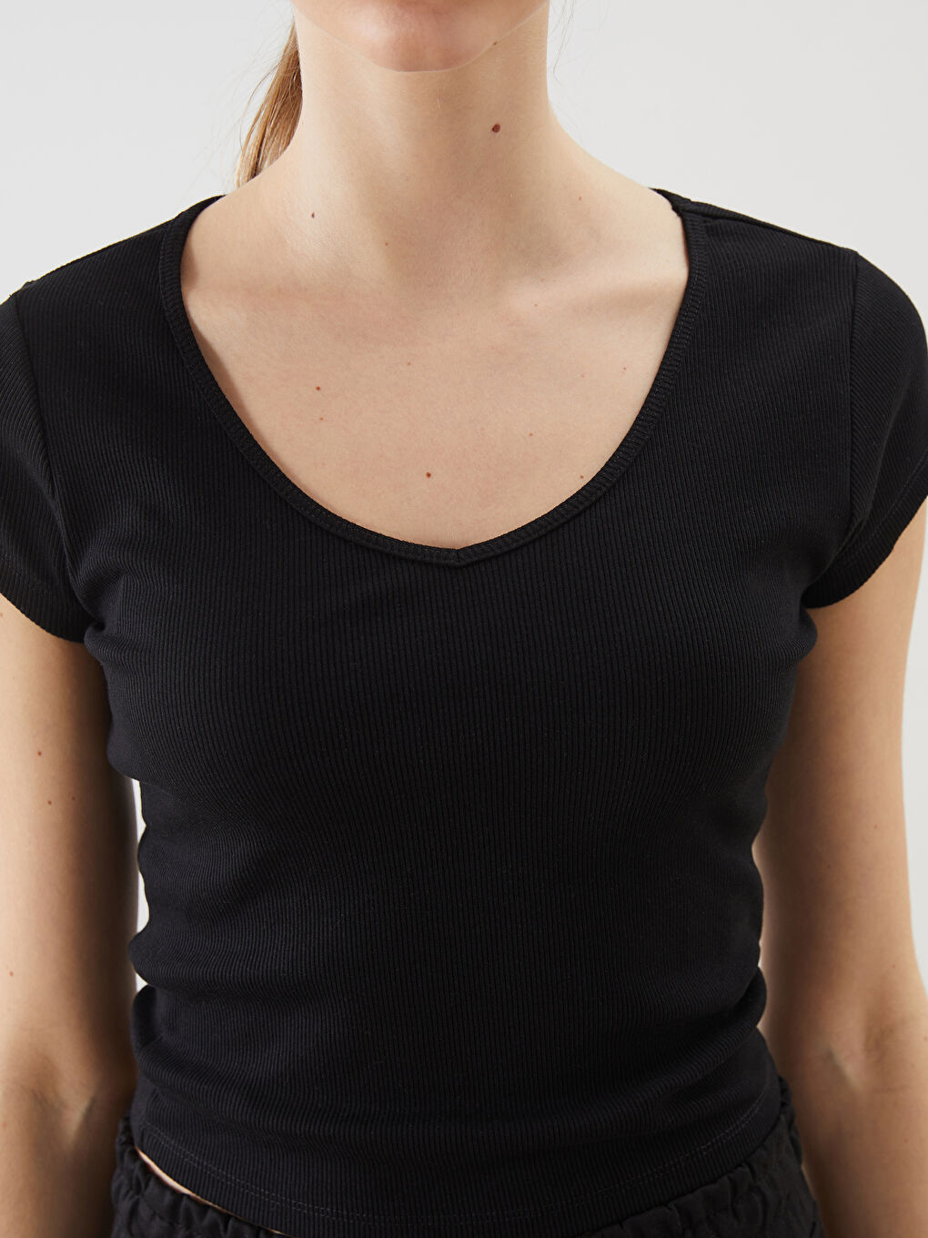 әйелдерге арналған v жағалы футболка-2