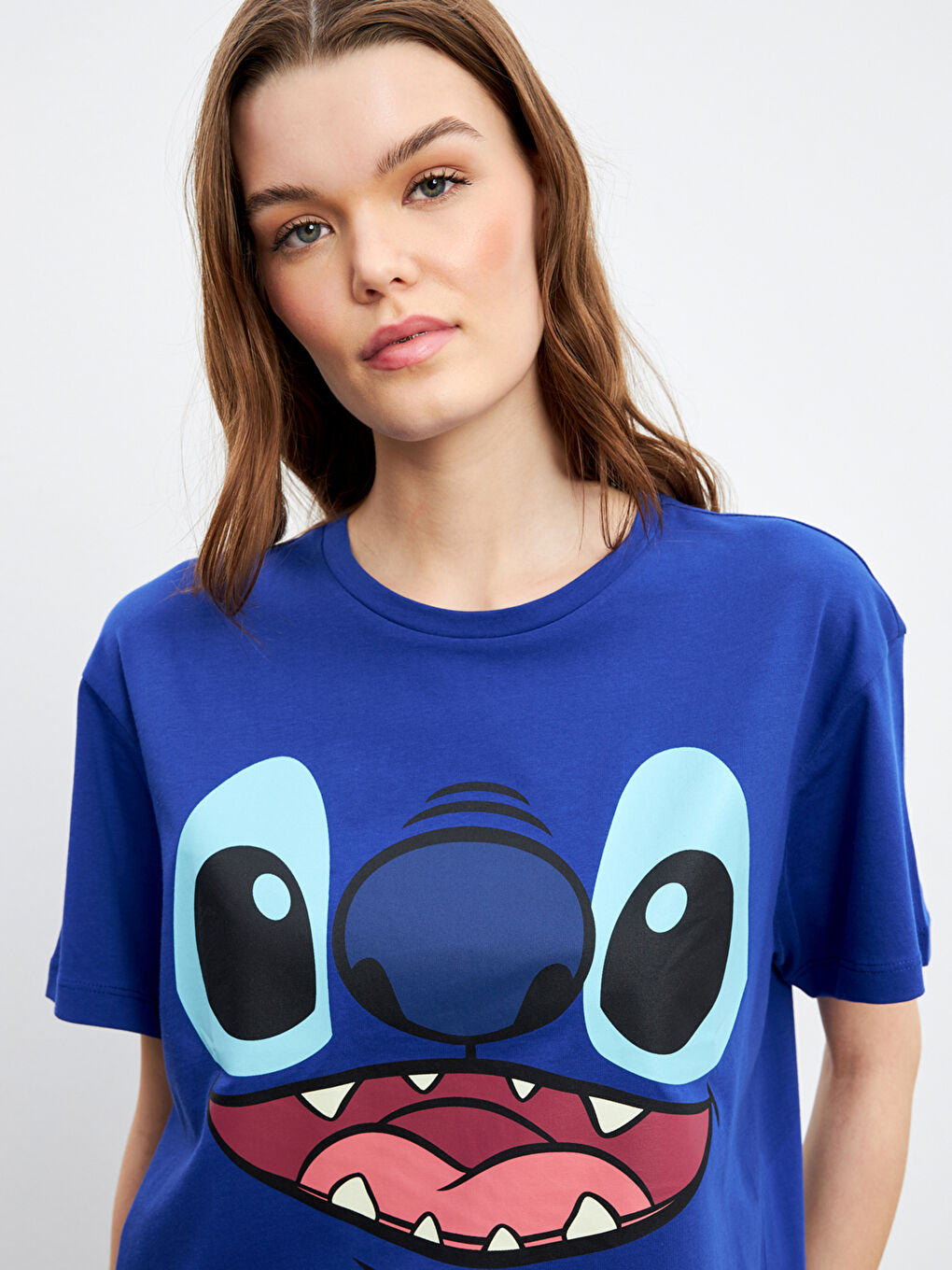 T-shirt en jersey imprimé Stitch à col rond pour Femmes-2