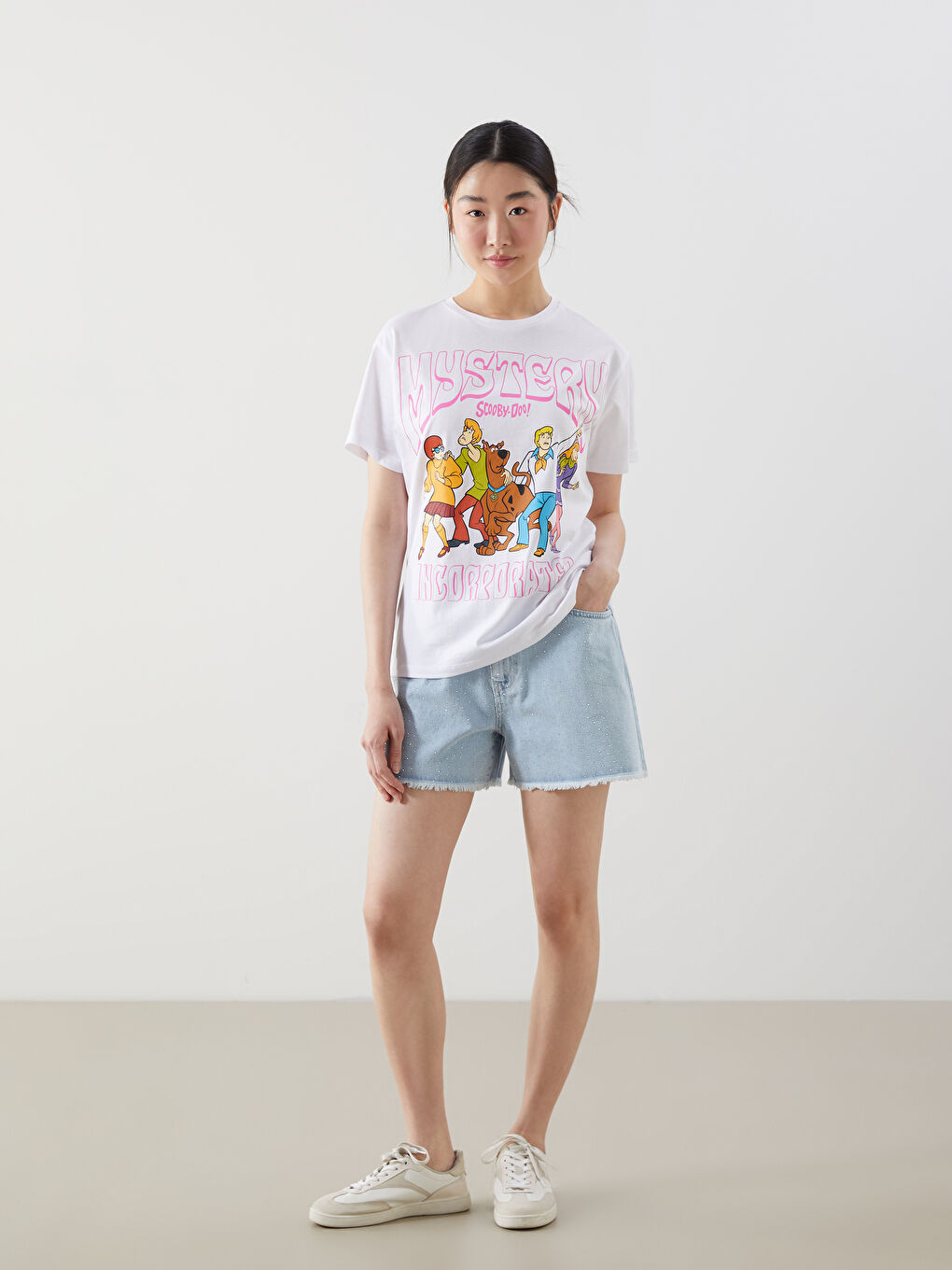 T-shirt pour Femmes Imprimé Scooby-Doo à Col Rond-1