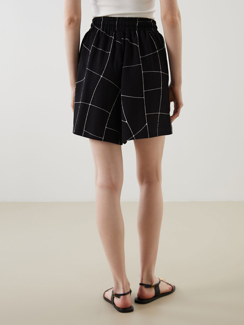LCWAIKIKI Classic Elasticated Waist Patterned Women's Shorts -S5JL57Z8-LQJ