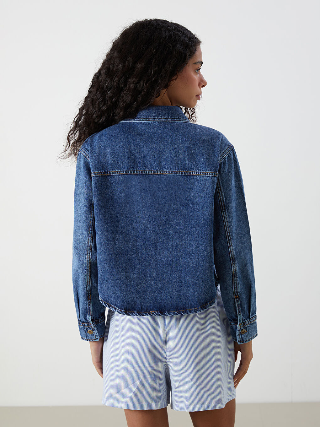 Collared Neck Crop Women's Denim Jacket-3
