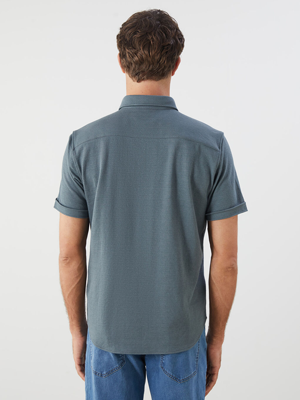 قميص رجالي بقصة عادية وكم قصير-3