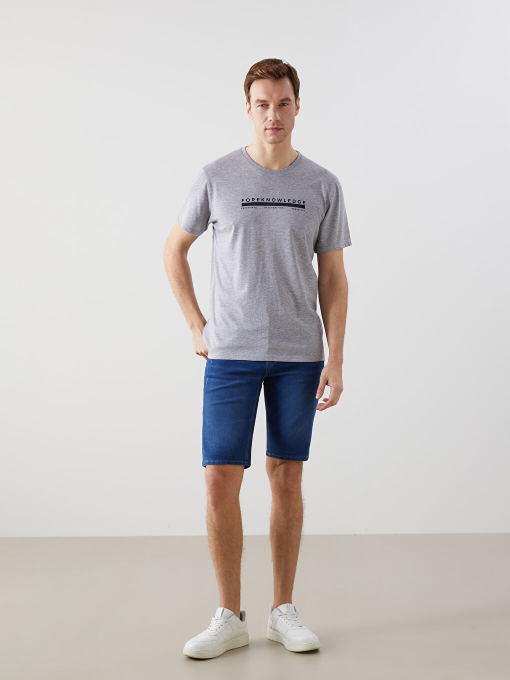 Gri Bisiklet Yaka Kısa Kollu Baskılı Penye Erkek Tişört-1