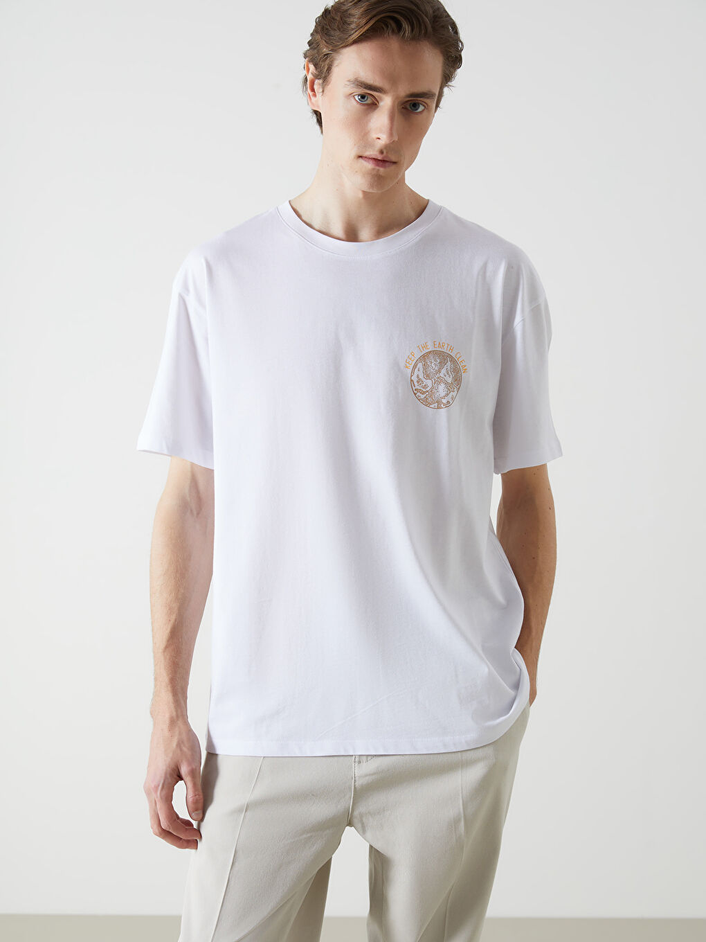 Beyaz Bisiklet Yaka Kısa Kollu Baskılı Penye Erkek Tişört