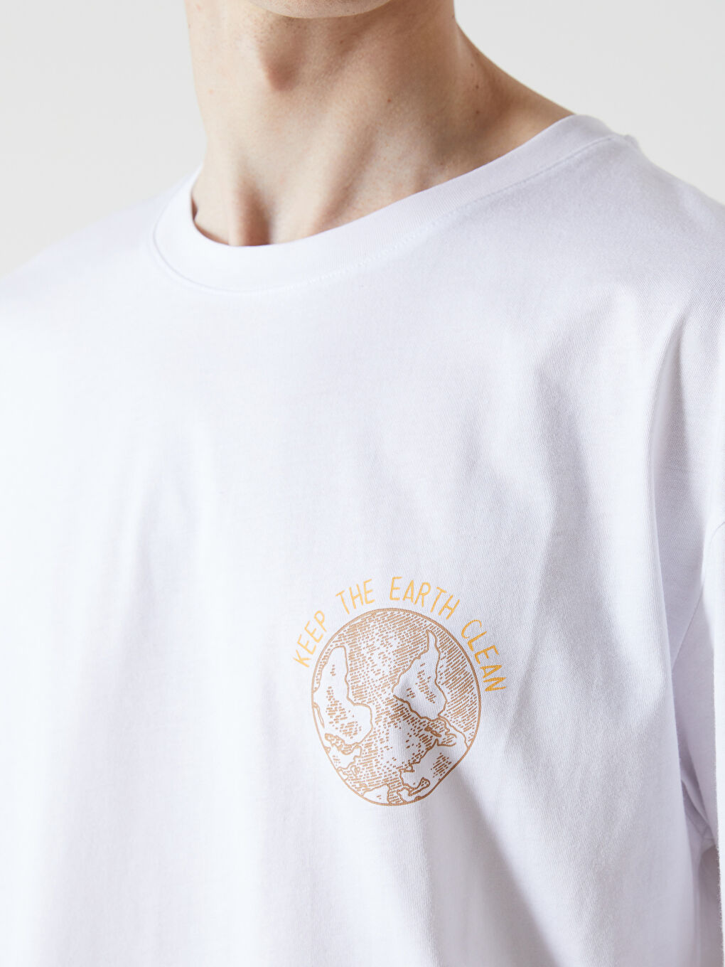 Beyaz Bisiklet Yaka Kısa Kollu Baskılı Penye Erkek Tişört-2