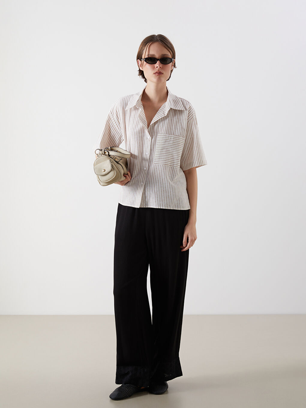 Siyah Beli Lastikli Dokulu Geniş Paça Kadın Pantolon-1