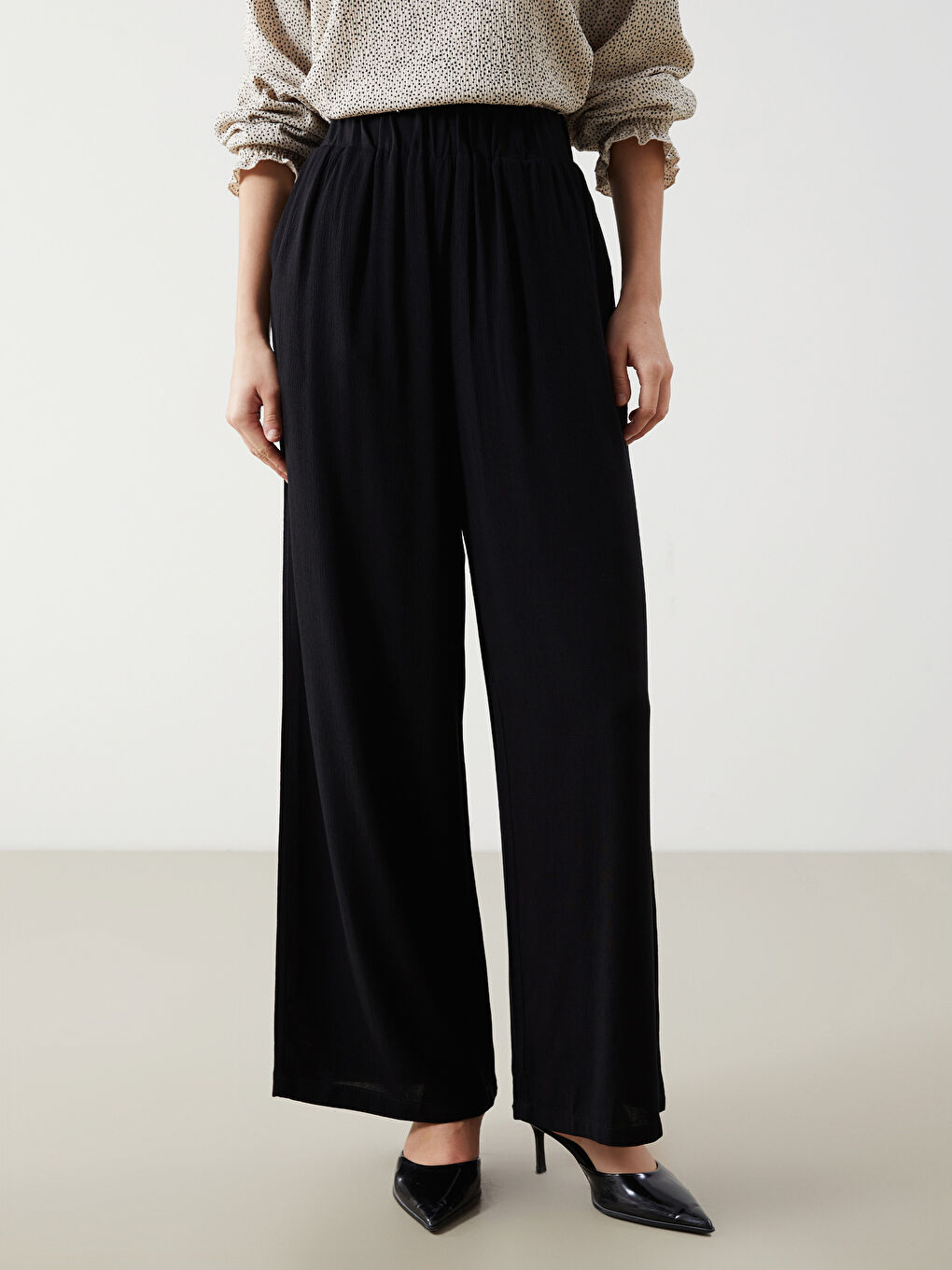 Siyah Beli Lastikli Dokulu Geniş Paça Kadın Pantolon-2