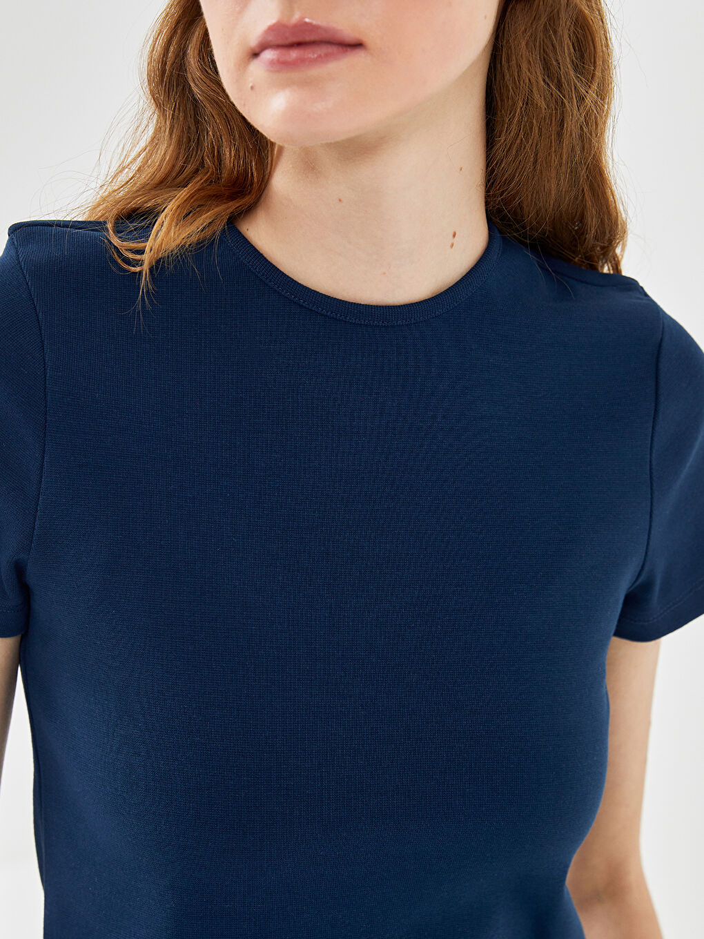 Футболка Женская С Круглым Вырезом-2