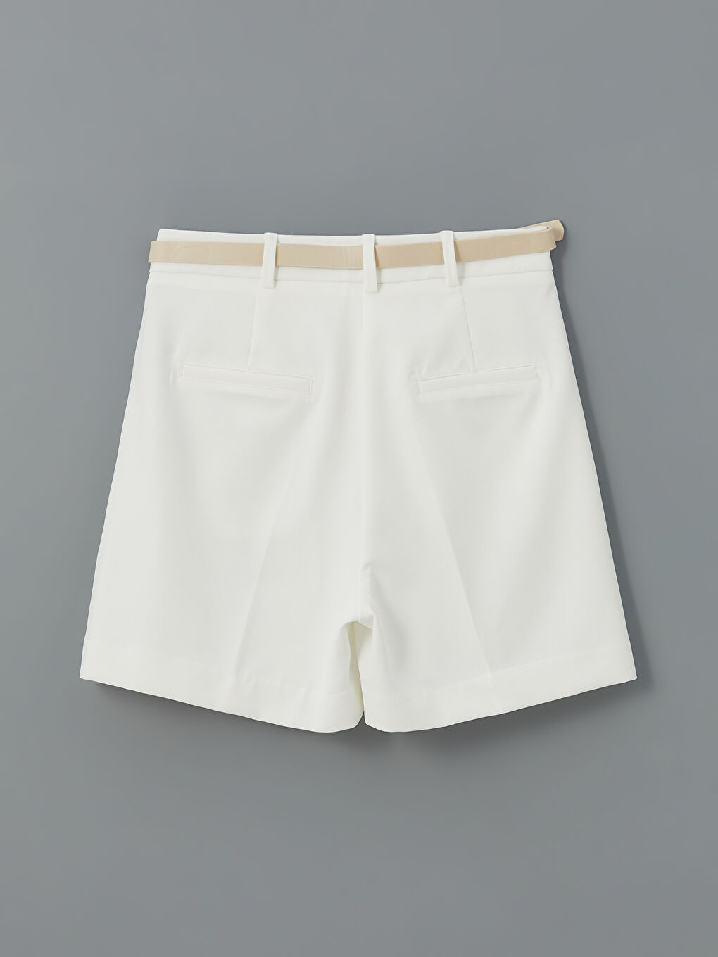 Ekru Beli Kemerli Loose Fit Kadın Şort-5