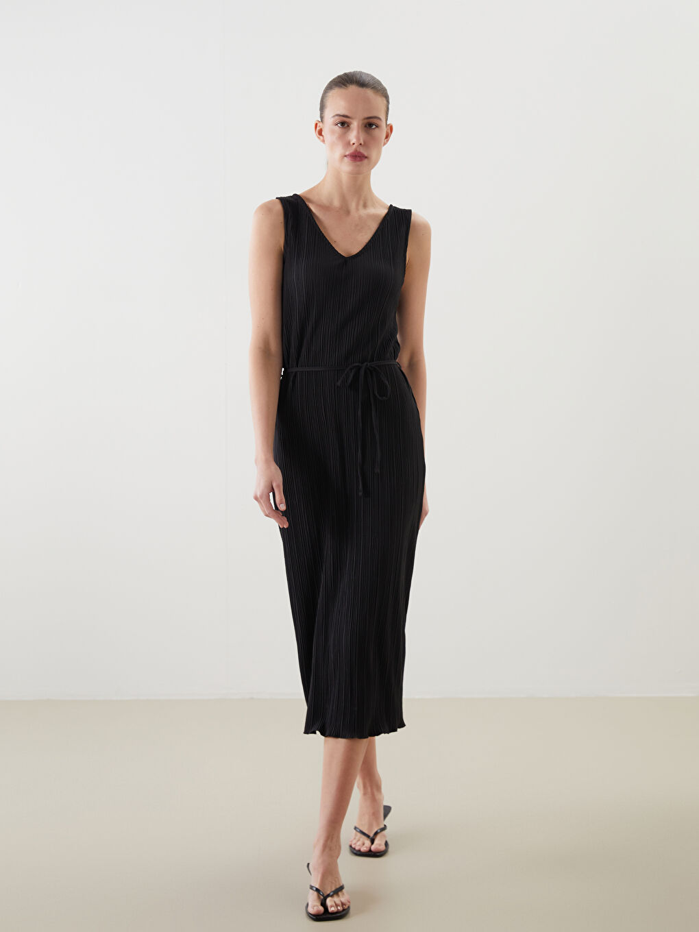 LCWAIKIKI Classic V-Neck Textured Sash Dress -S5JT87Z8-CVL