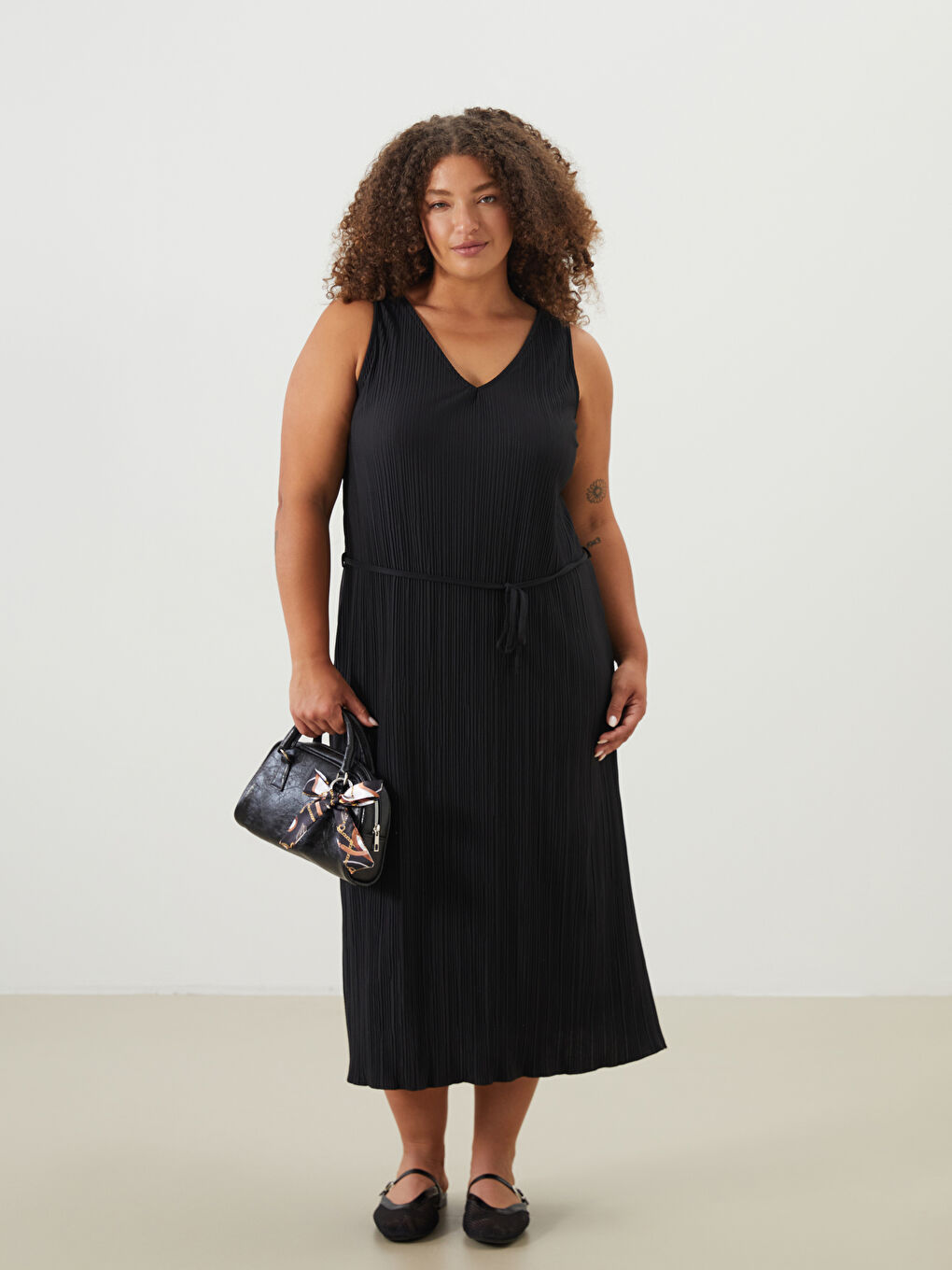 LCWAIKIKI Classic V-Neck Textured Sash Dress -S5JT87Z8-CVL