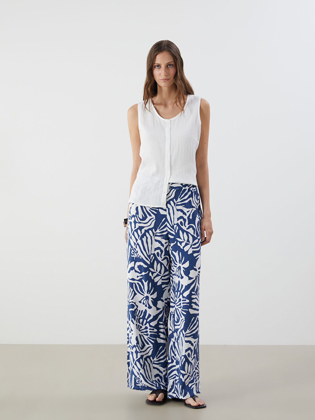 LCWAIKIKI Classic Elasticated Waist Patterned Women's Trousers -S5JU45Z8-LSJ