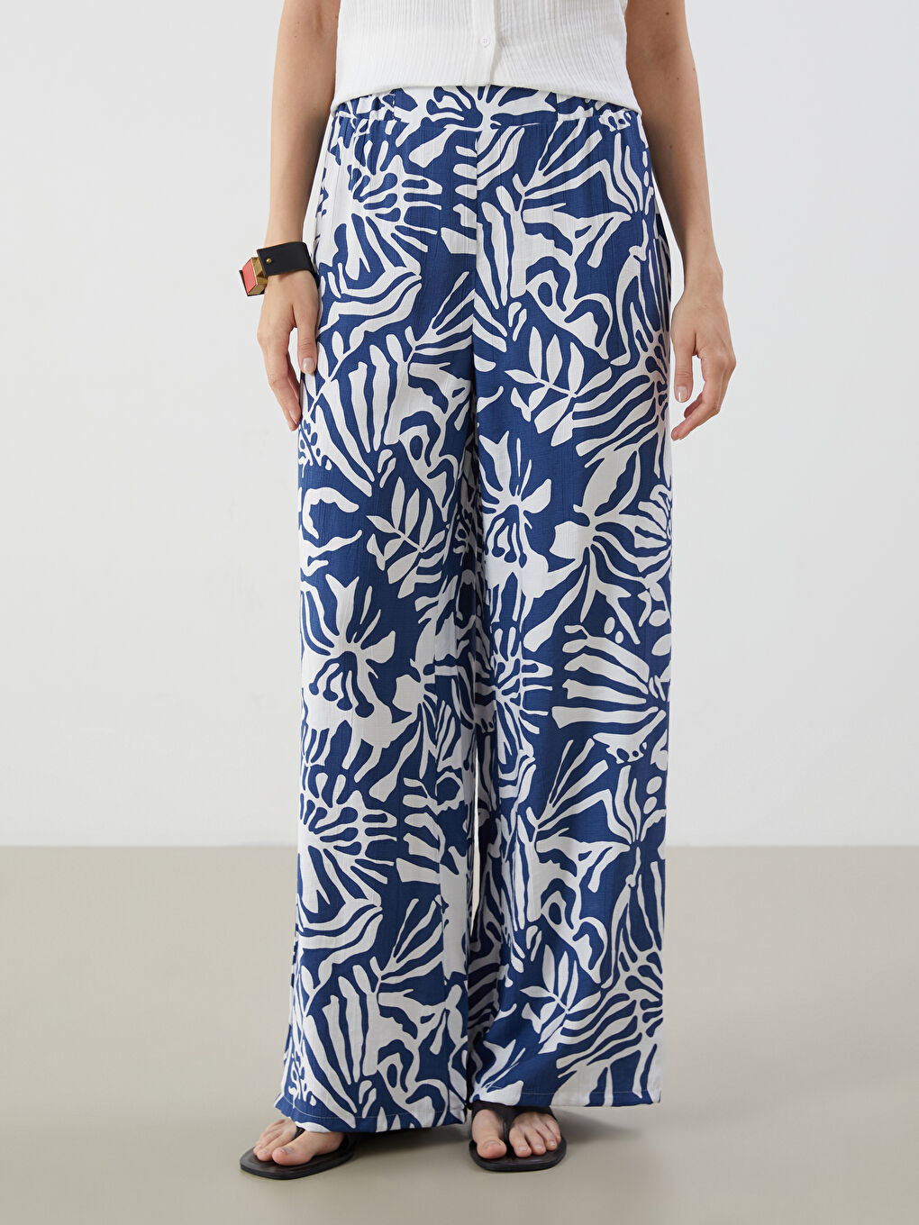 LCWAIKIKI Classic Elasticated Waist Patterned Women's Trousers -S5JU45Z8-LSJ