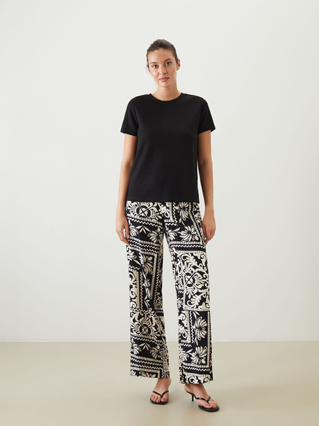 LCWAIKIKI Classic Elasticated Waist Patterned Women's Trousers -S5JU55Z8-LQJ