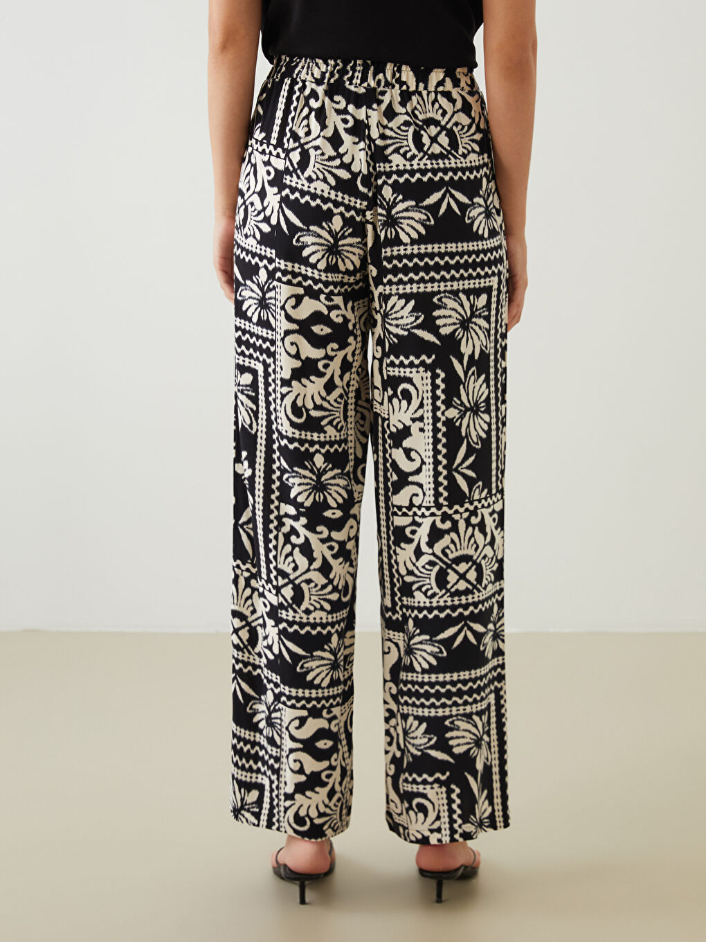LCWAIKIKI Classic Elasticated Waist Patterned Women's Trousers -S5JU55Z8-LQJ